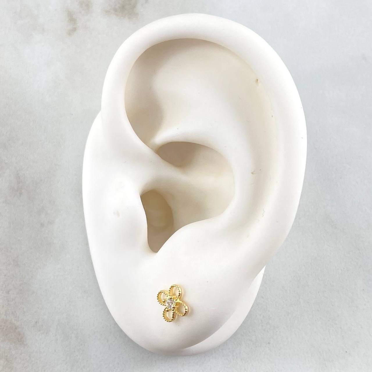 Topos Flor Cuatro Petalos 0.7gr / 5.6mm Circon Blanco Oro Amarillo 18K