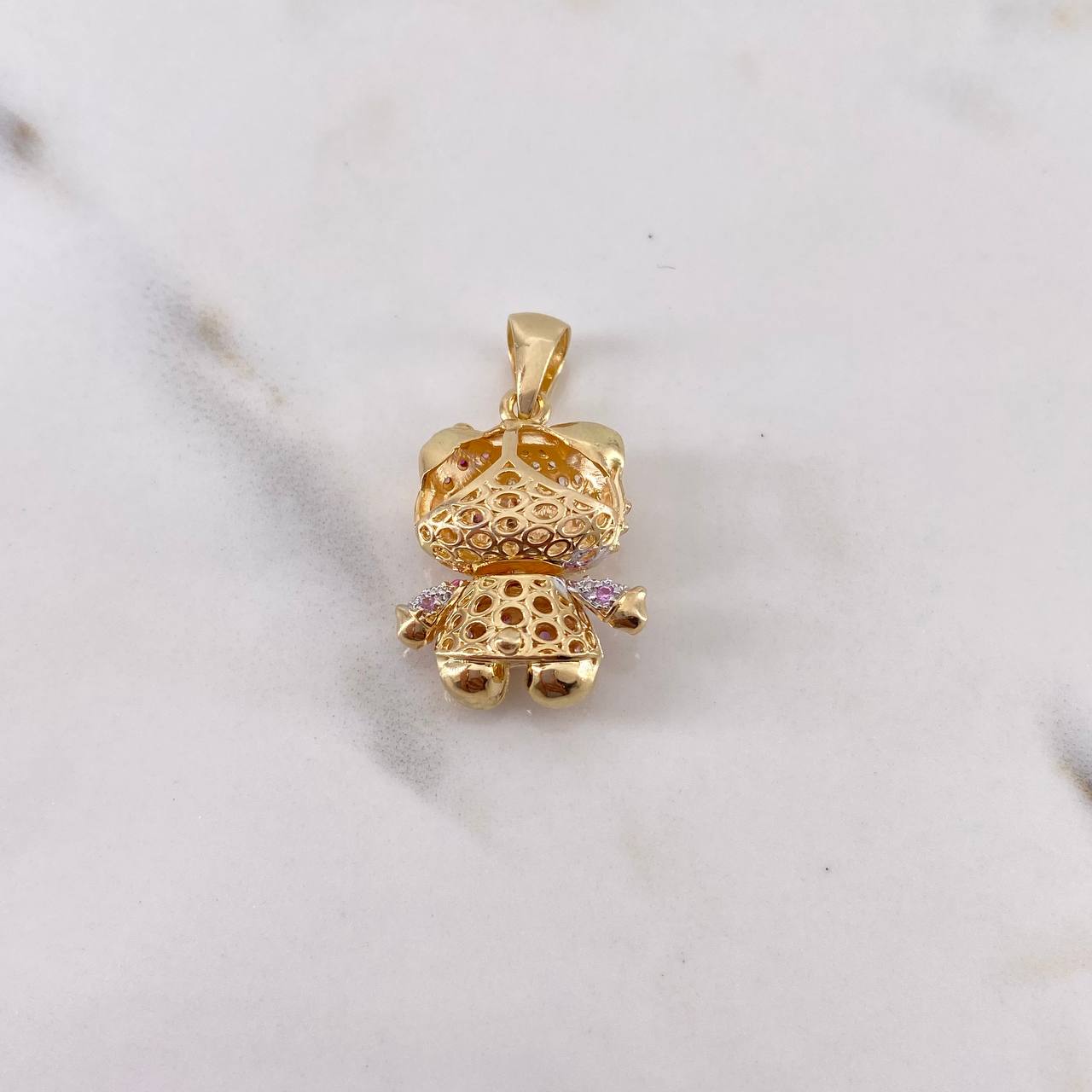 Dije Gata 5.3gr / 2.7cm / Circones Blancos Fucsias Lila Tres Oros 18K &