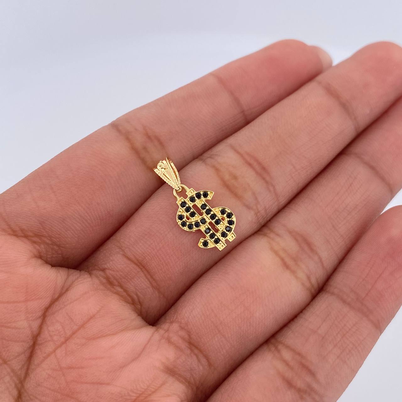Dije Signo Peso 0.7gr / 1.7cm / Circones Negros Oro Amarillo 18K &