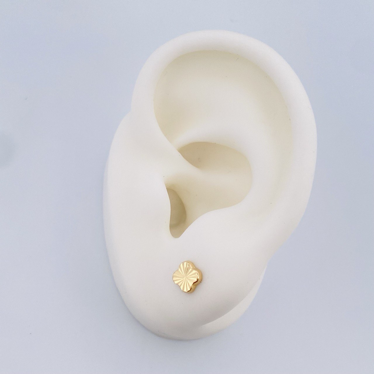 Topos Trebol 0.6gr / Oro Amarillo 18K &