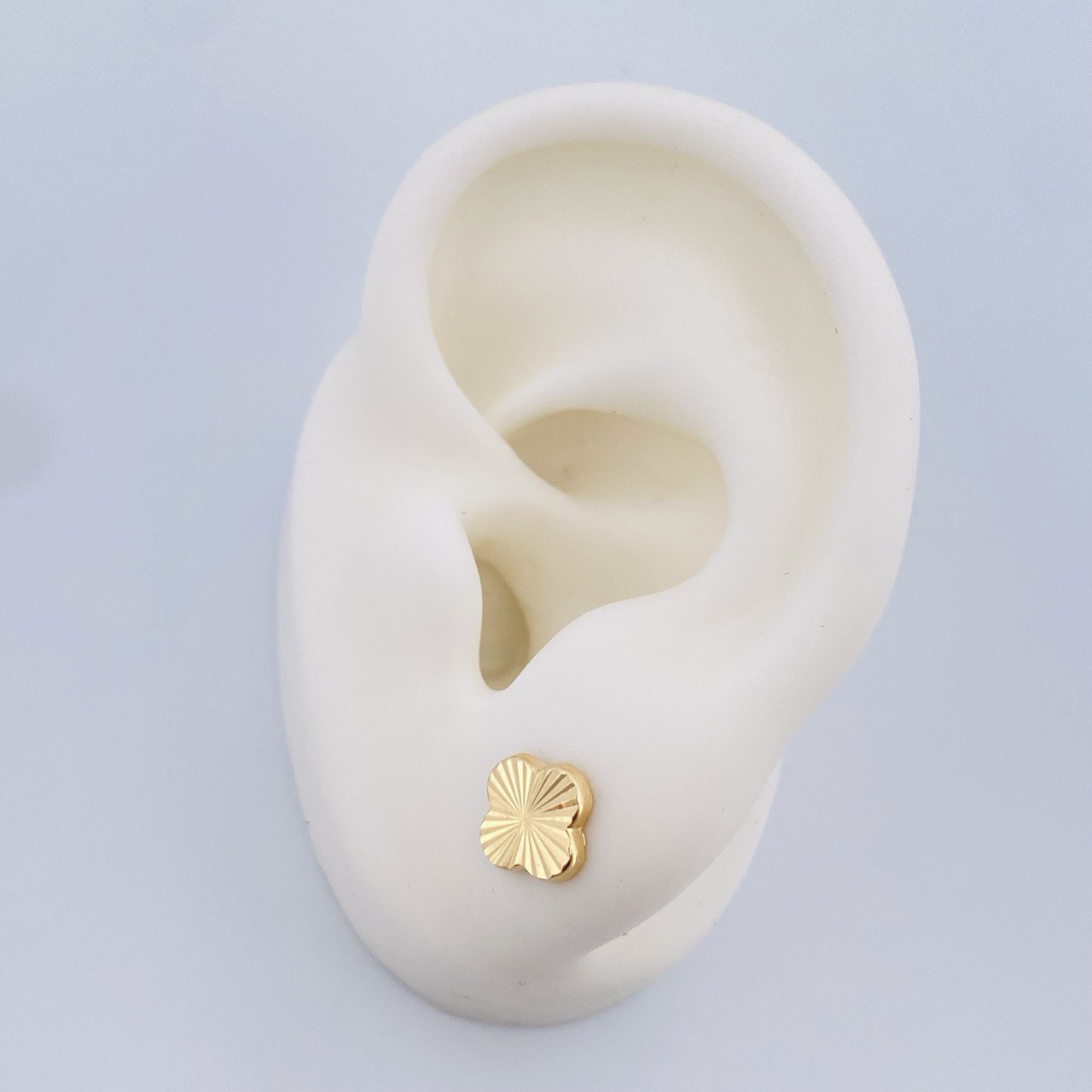 Topos Trebol 0.8gr / Oro Amarillo 18K &