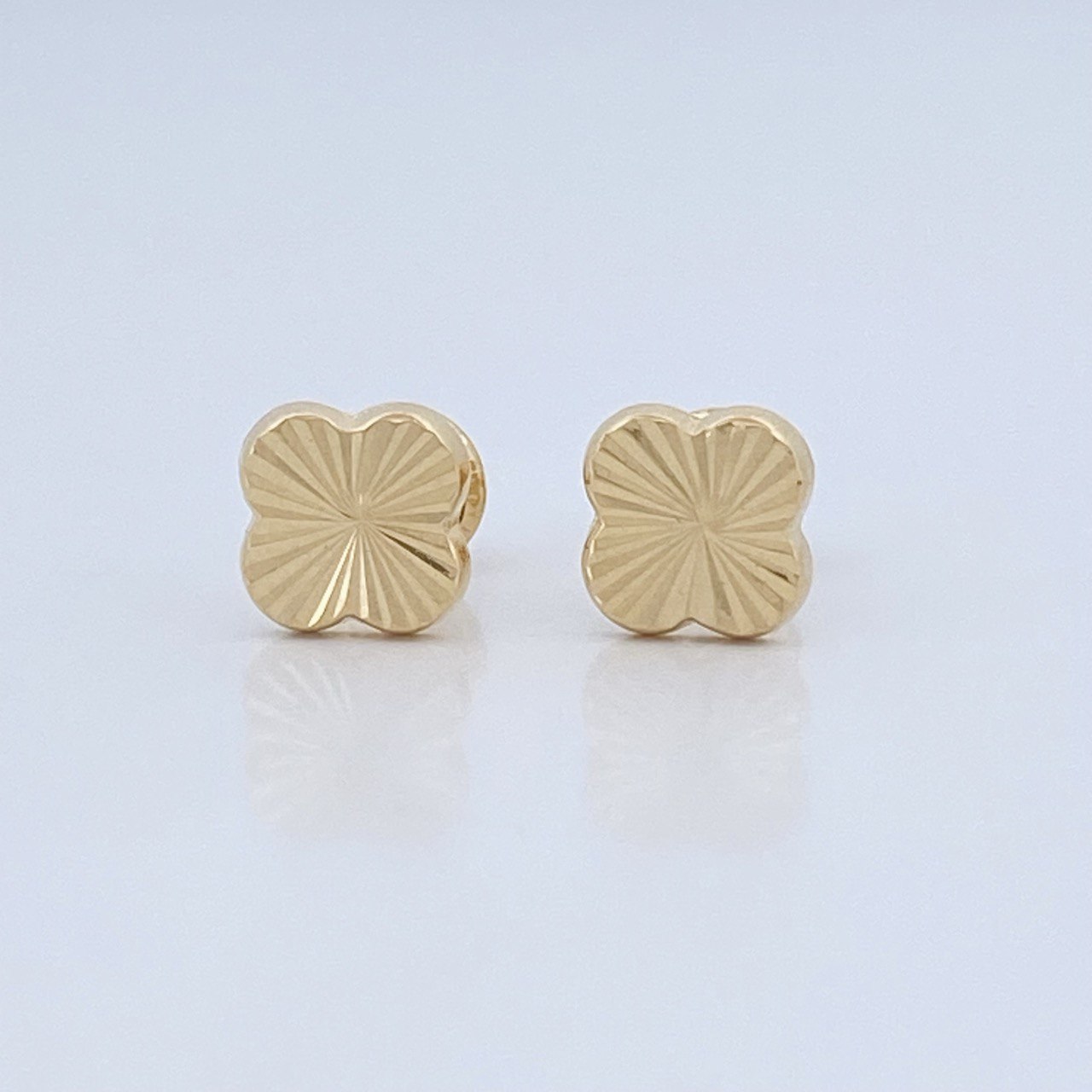 Topos Trebol 0.8gr / Oro Amarillo 18K &