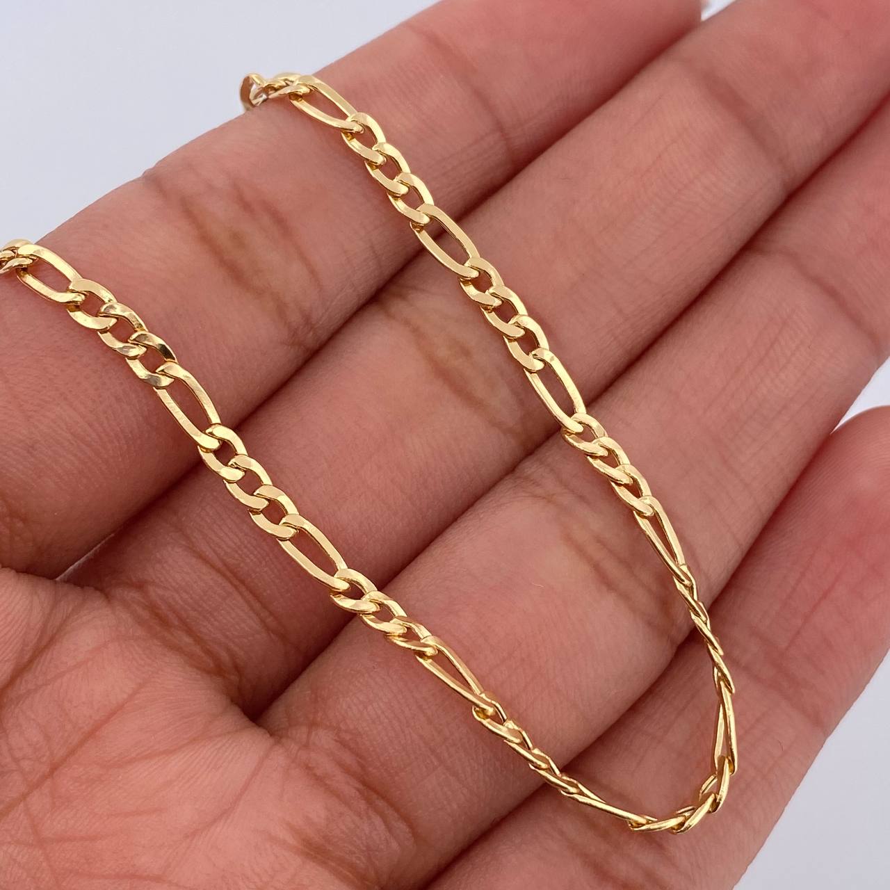 Pulso Figaro 1.75gr / 19cm / 2.4mm Oro Amarillo +1 18K $