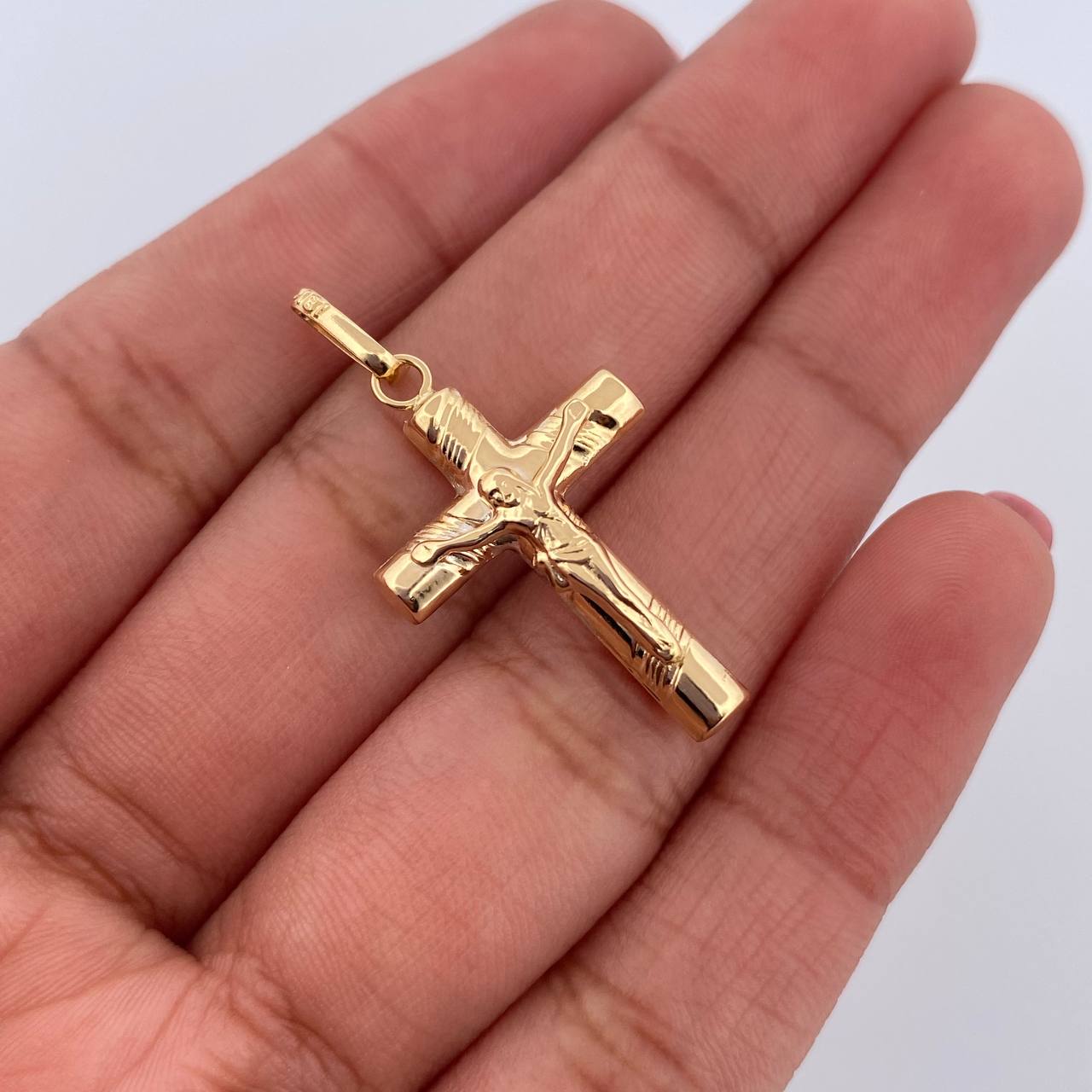 Dije Cruz Cristo 1.2gr / 3.2cm / Oro Amarillo 18K &