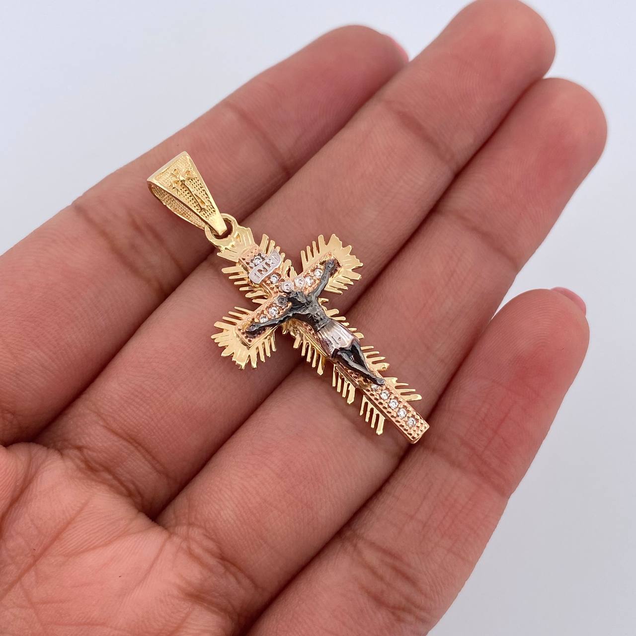 Dije Cruz Cristo Milagroso De Buga 4.05gr / 3.8cm / Tres Oros 18K &