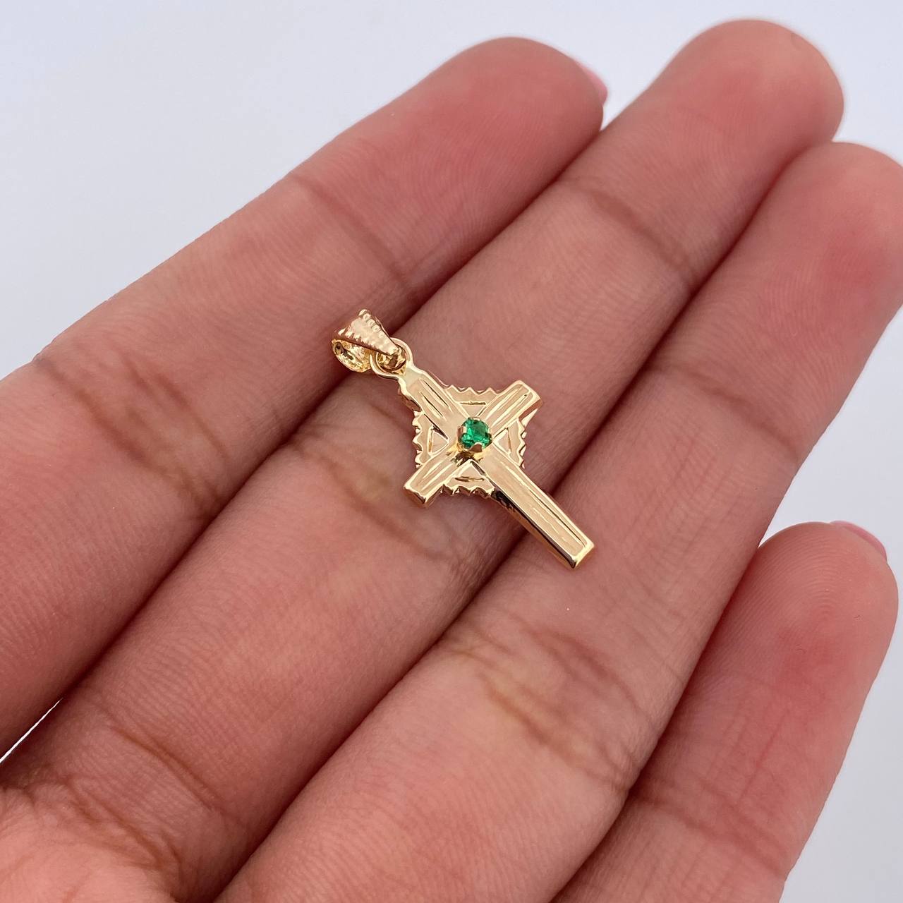 Dije Cruz 0.65gr / 2.4cm / Oro Amarillo 18K