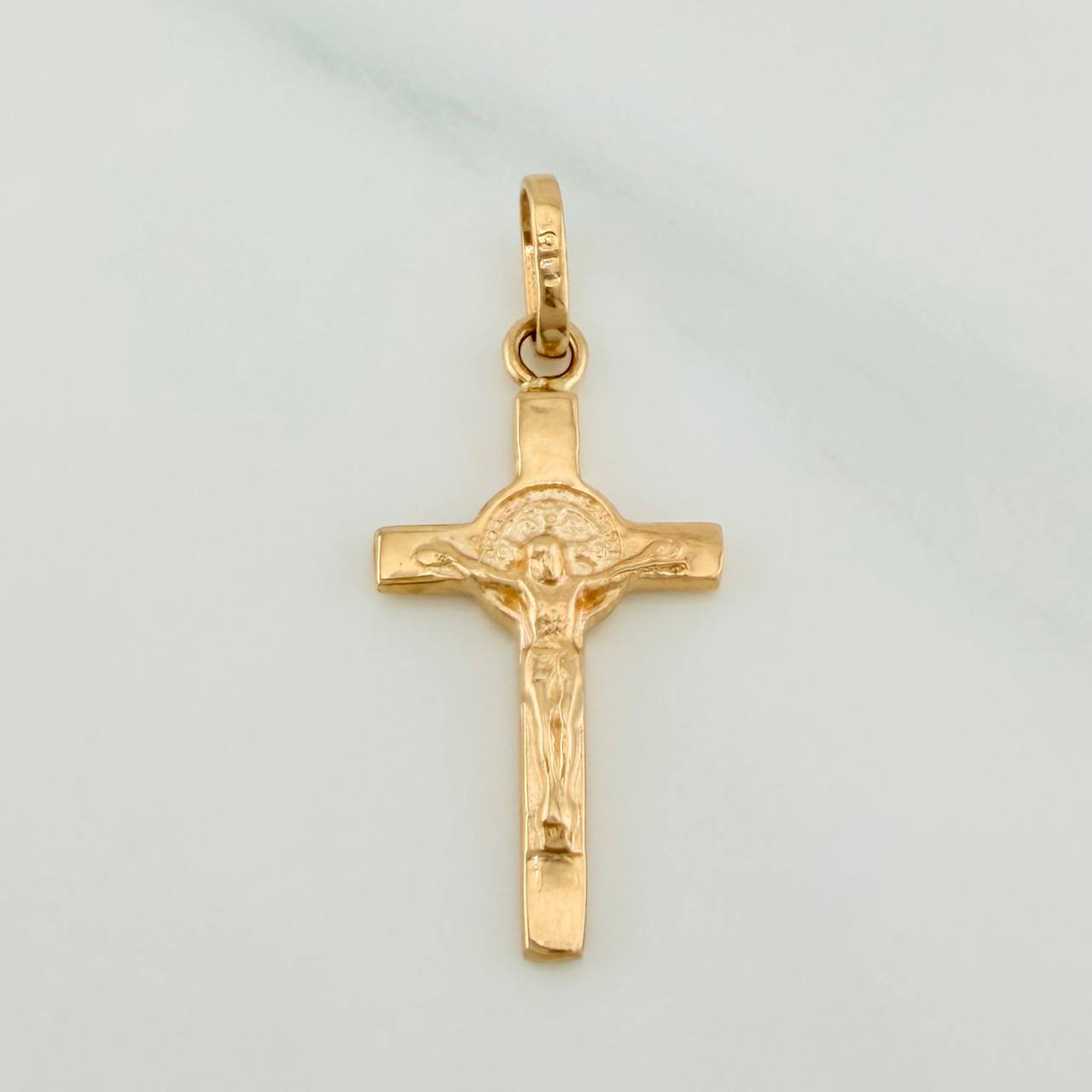 Dije Cruz Cristo San Benito 1.5gr / 2.6cm / Oro Amarillo 18K %