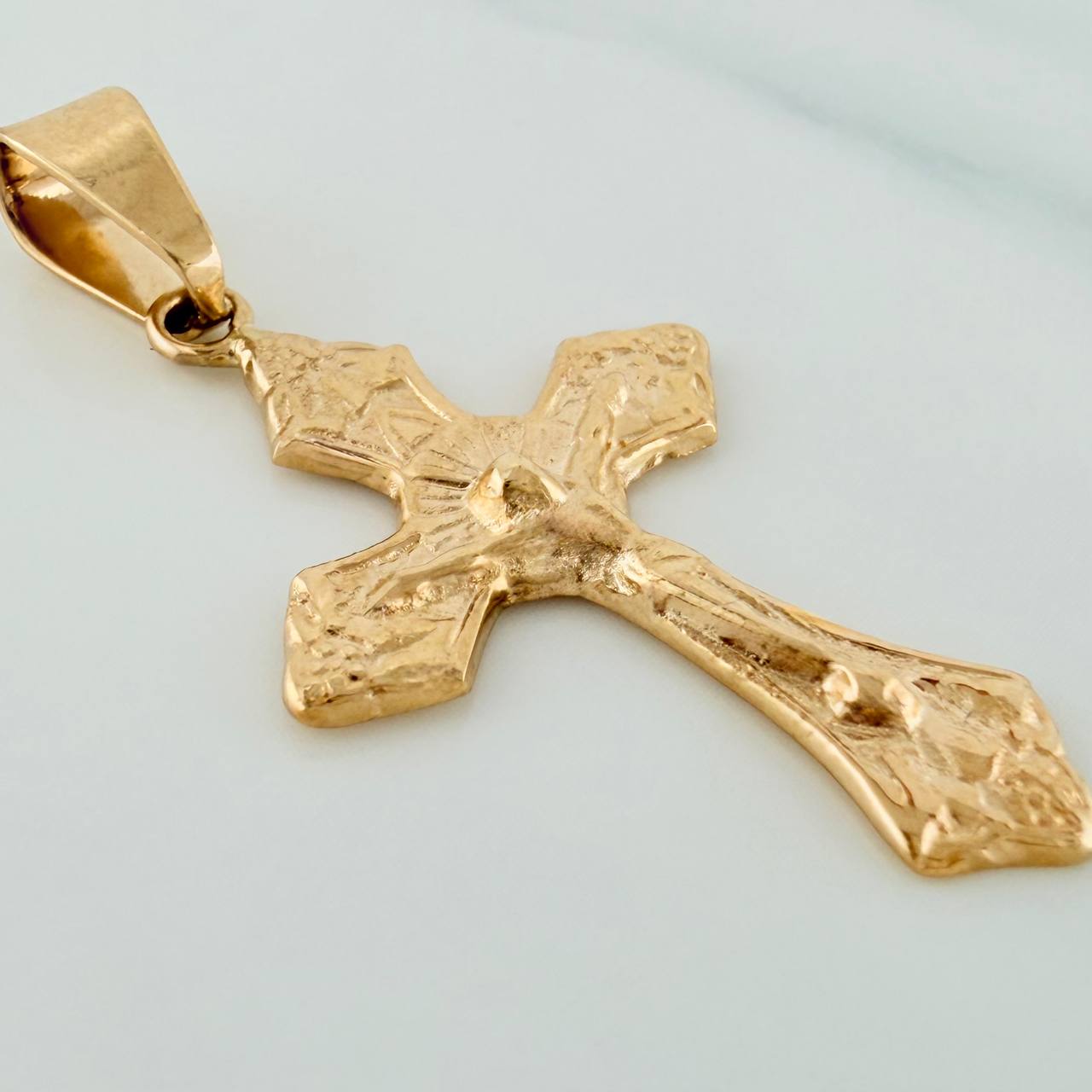 Dije Cruz Cristo 2.4gr / 3.6cm / Oro Amarillo 18K %