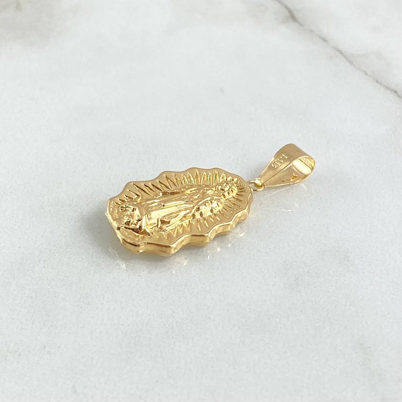 Dije Virgen Guadalupe Silueta 1.75gr / 3.3cm / Lisa - Cargador Liso Oro Amarillo 18K ©