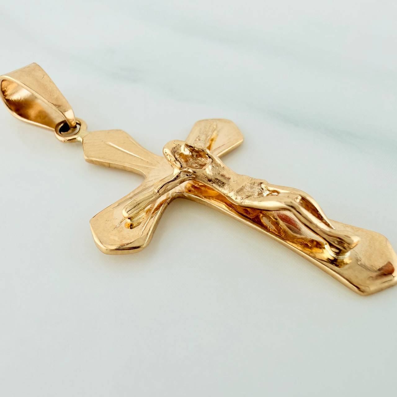 Dije Cruz Cristo 2.75gr / 4cm / Oro Amarillo 18K %