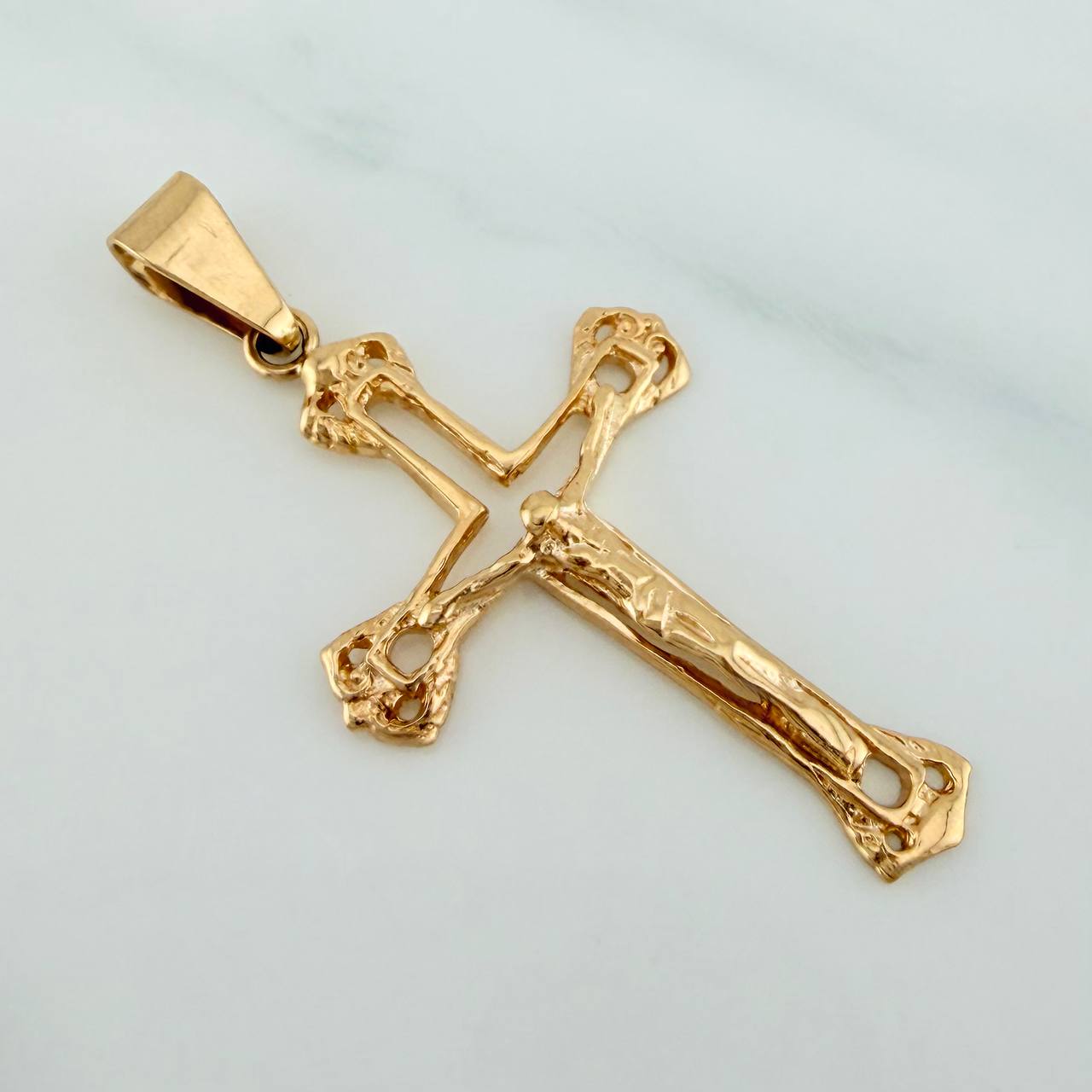 Dije Cruz Cristo 1.8gr / 3.7cm / Oro Amarillo 18K $