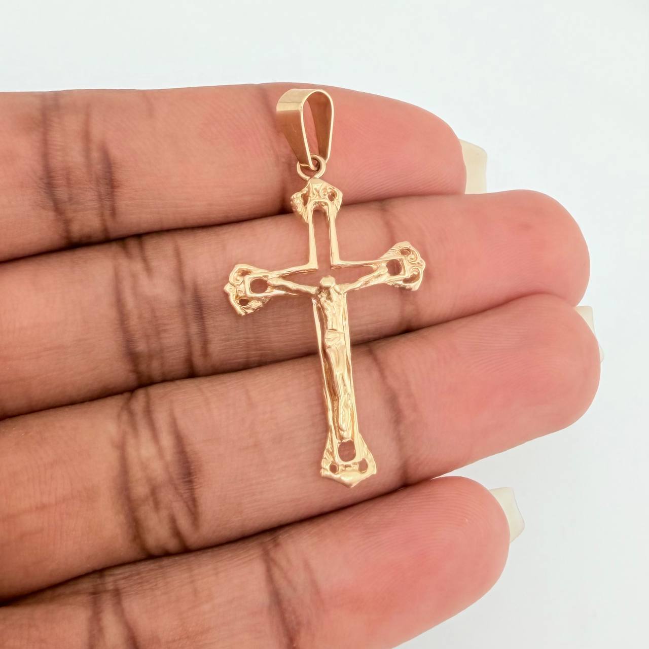 Dije Cruz Cristo 1.8gr / 3.7cm / Oro Amarillo 18K $