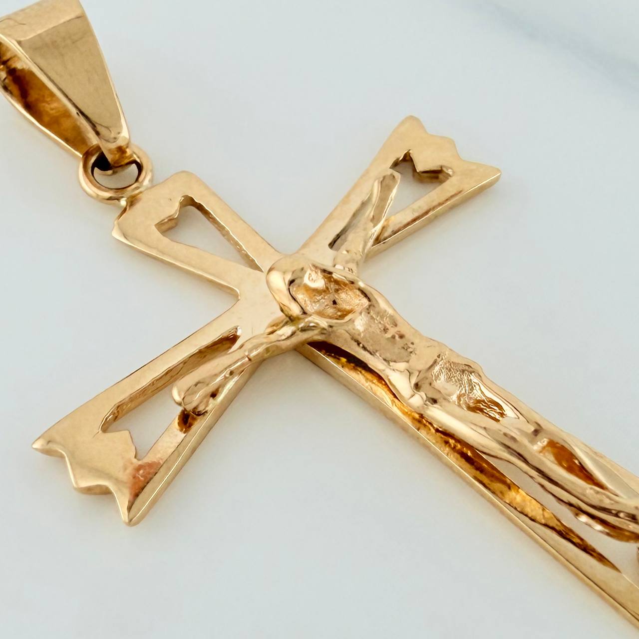 Dije Cruz Cristo 2.55gr / 3.7cm / Oro Amarillo 18K %