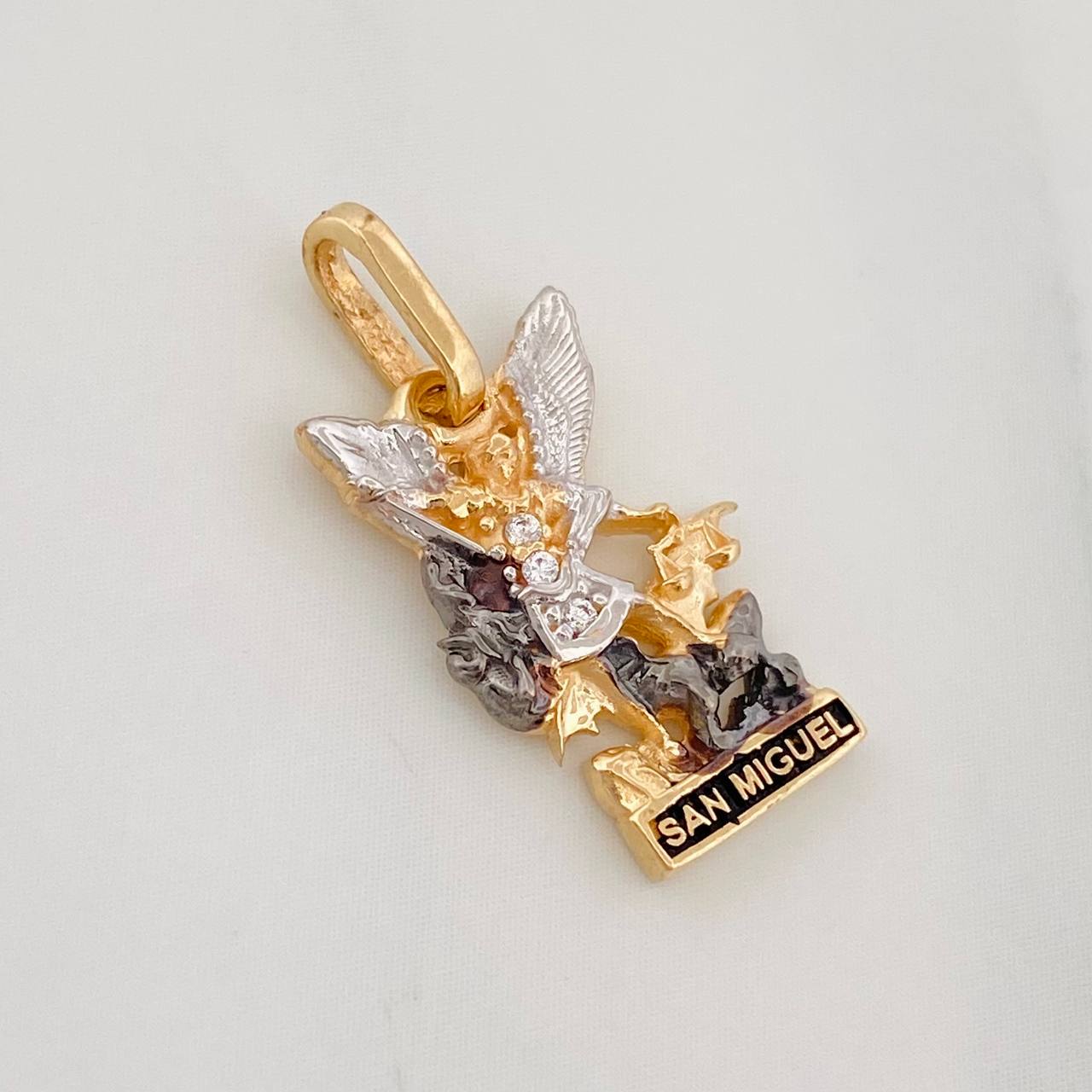 Dije San Miguel Arcangel 1.75g / 2cm Tres Oros 18K