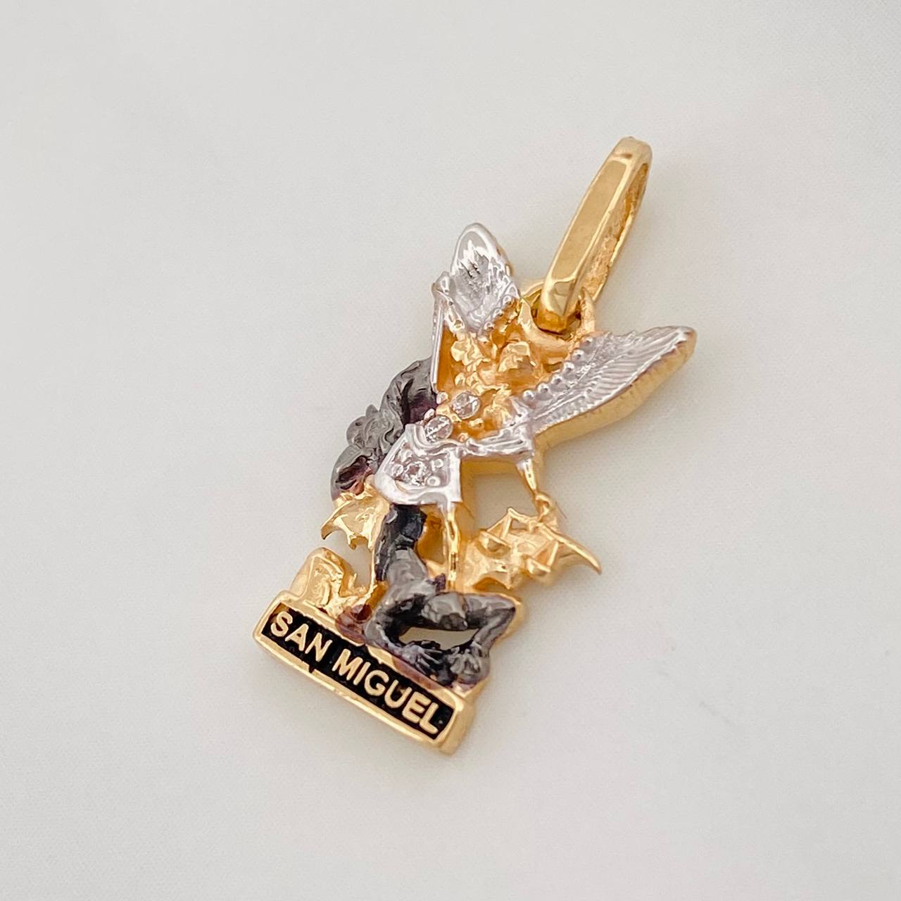 Dije San Miguel Arcangel 1.75g / 2cm Tres Oros 18K