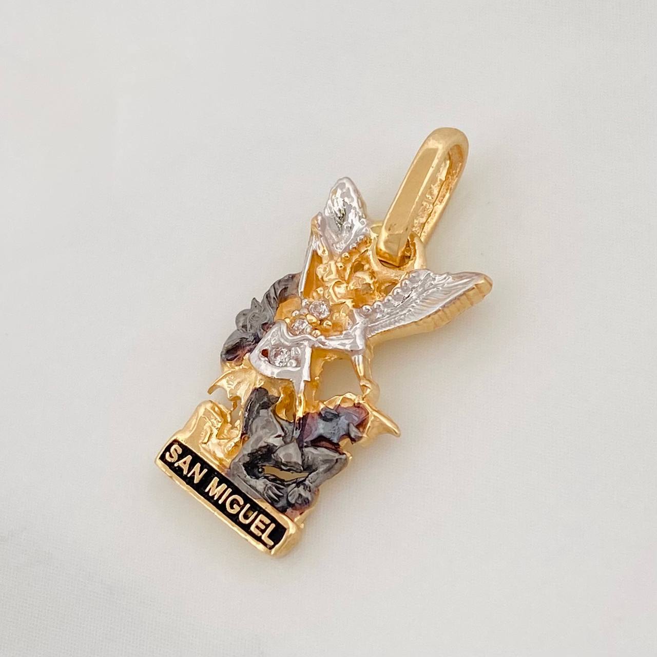 Dije San Miguel Arcángel 1.75g / 2cm Tres Oros 18K