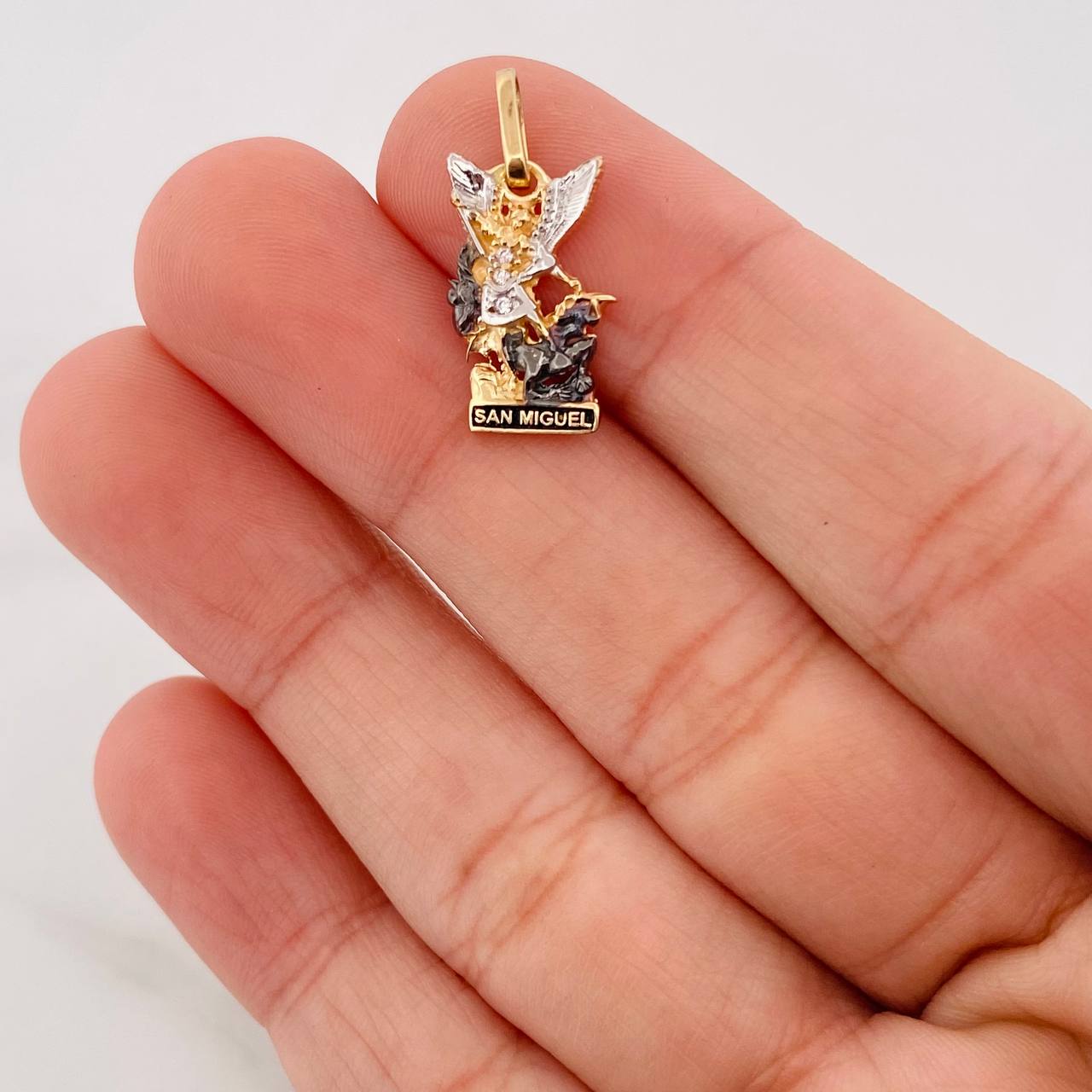 Dije San Miguel Arcángel 1.75g / 2cm Tres Oros 18K