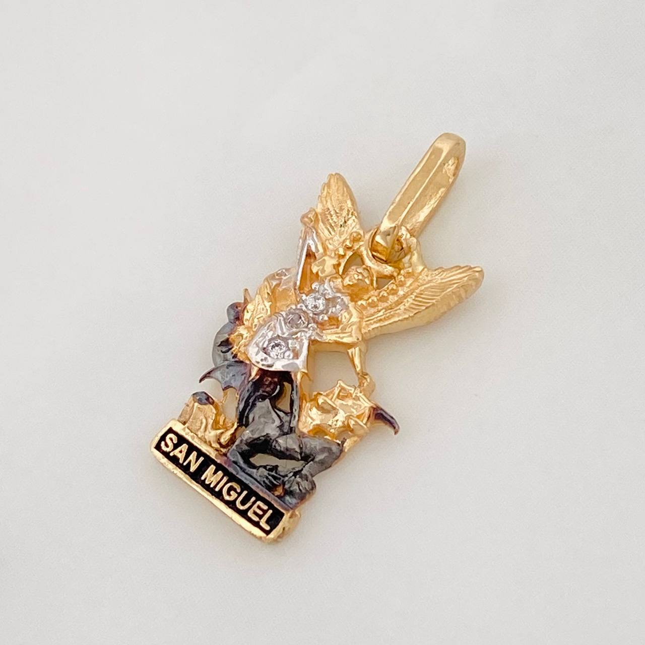 Dije San Miguel Arcangel 1.55g / 2cm Tres Oros 18K