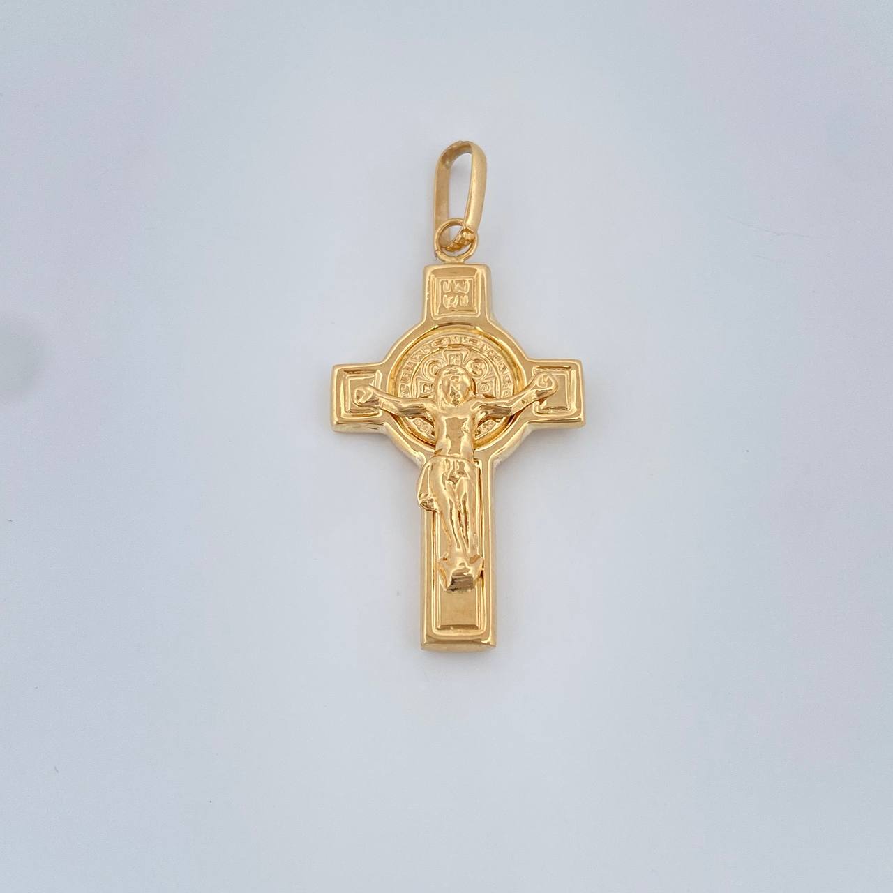 Dije Cruz Cristo San Benito 1.95gr / 4cm / Oro Amarillo 18K &