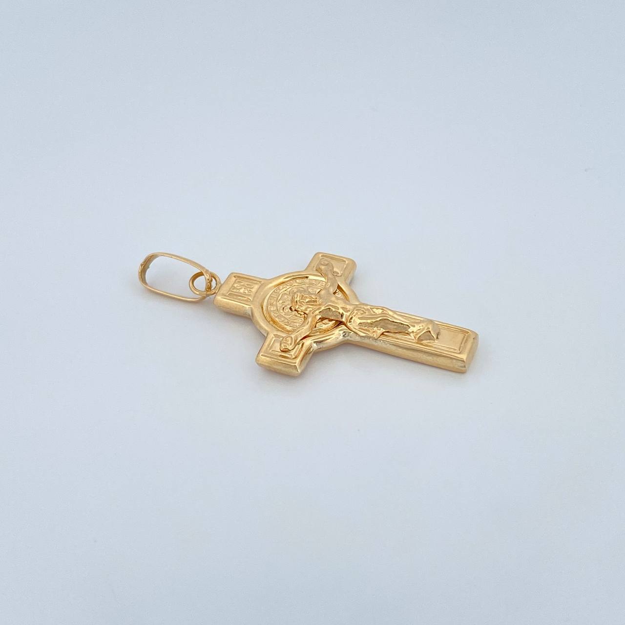 Dije Cruz Cristo San Benito 1.85gr / 4cm / Oro Amarillo 18K &