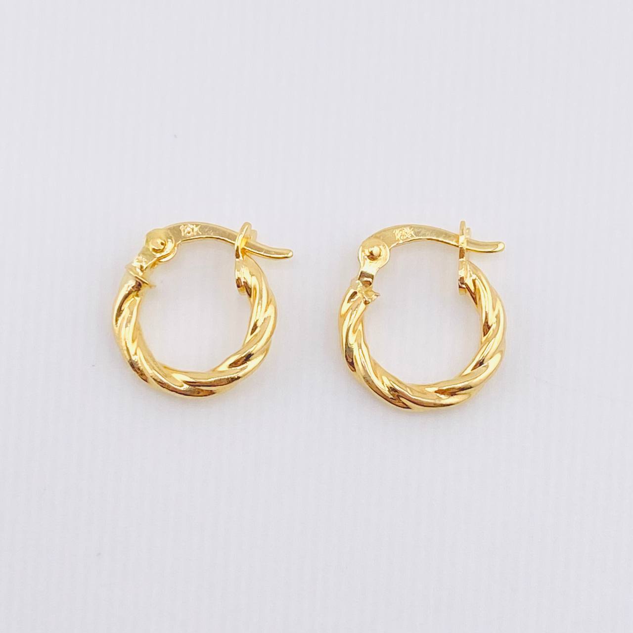 Candongas Emmi 0.9gr / 1.3cm / Oro Amarillo 18K *