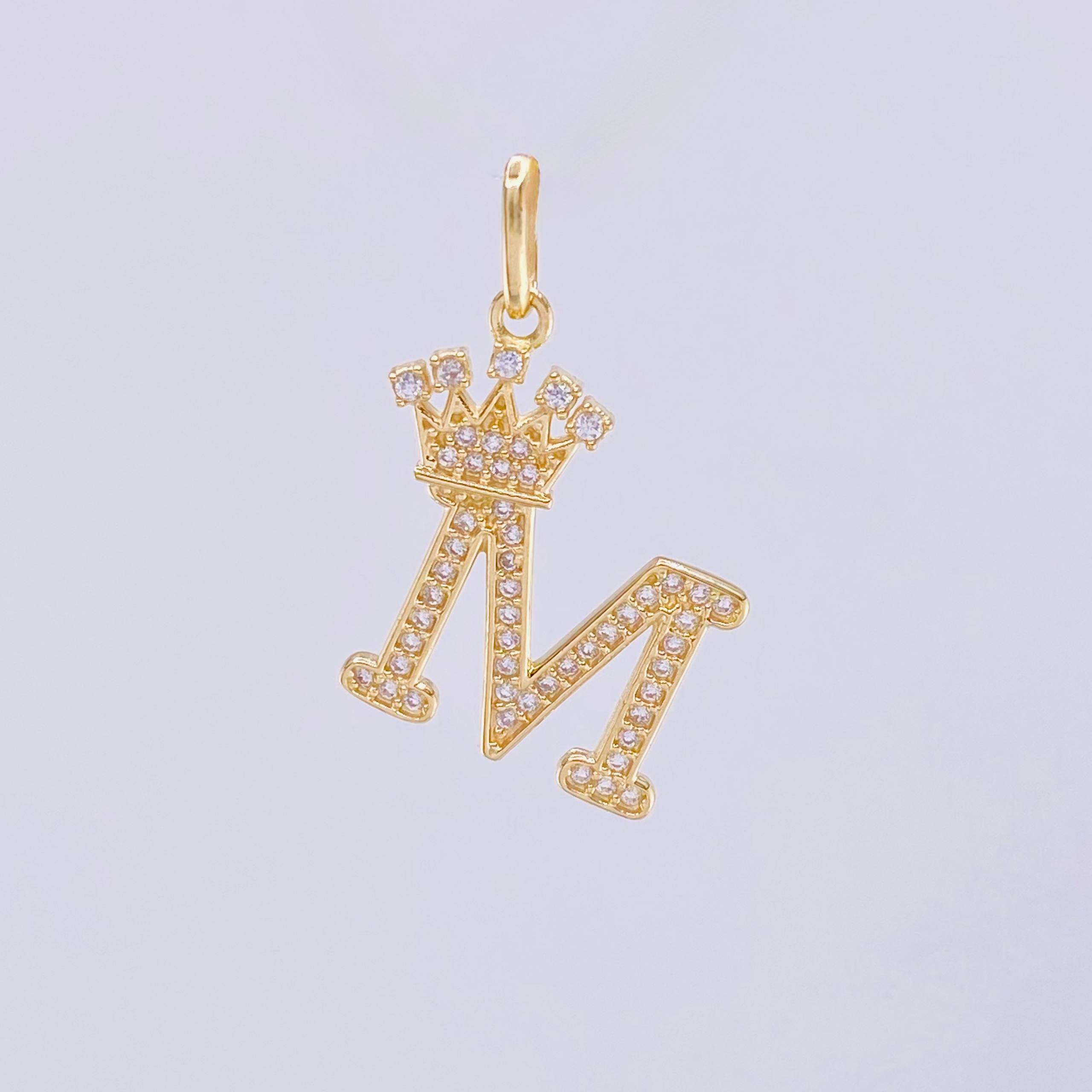 Dije Corona Letra M 2.35gr / 1 in / Oro Amarillo 18K *