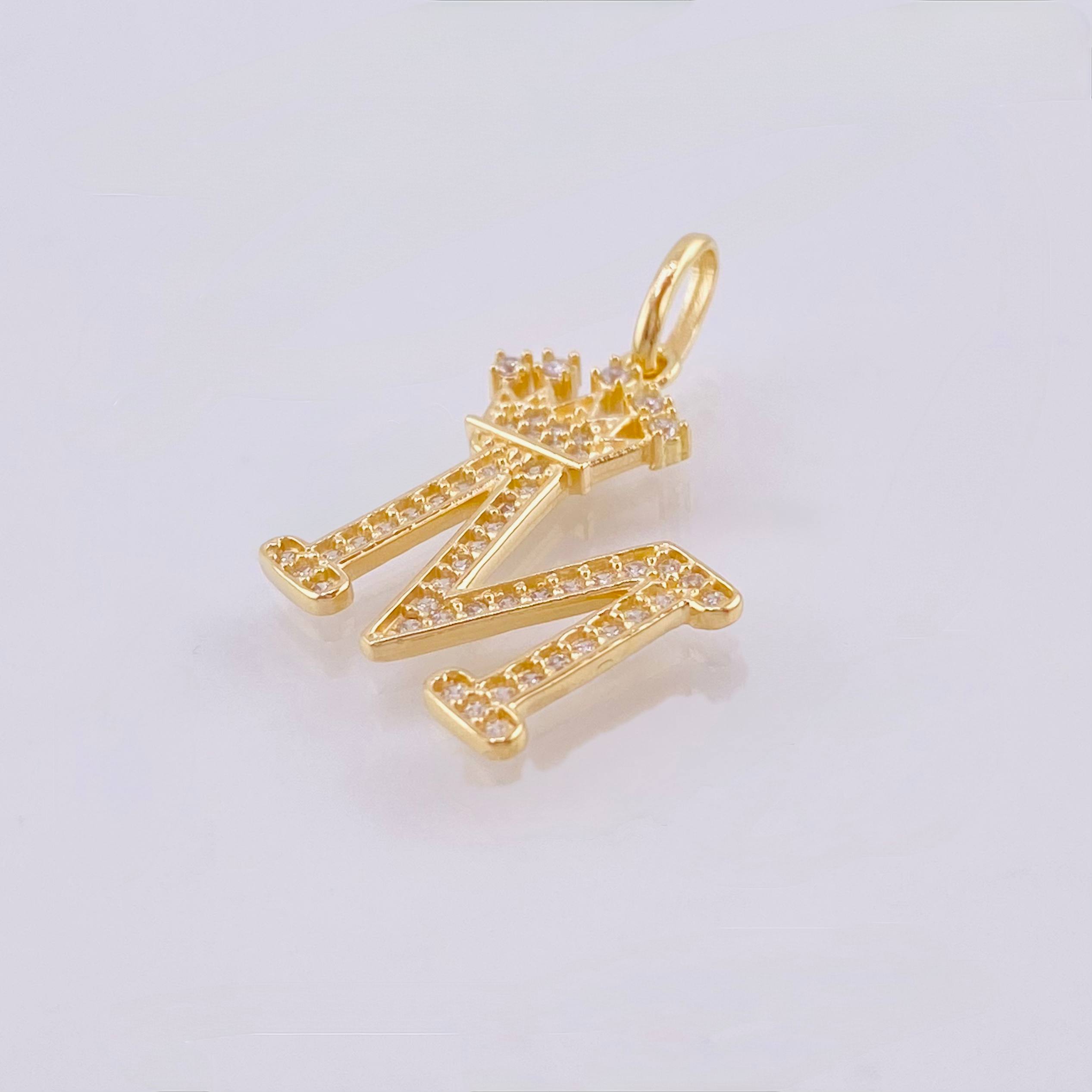 Dije Corona Letra M 2.35gr / 1 in / Oro Amarillo 18K *