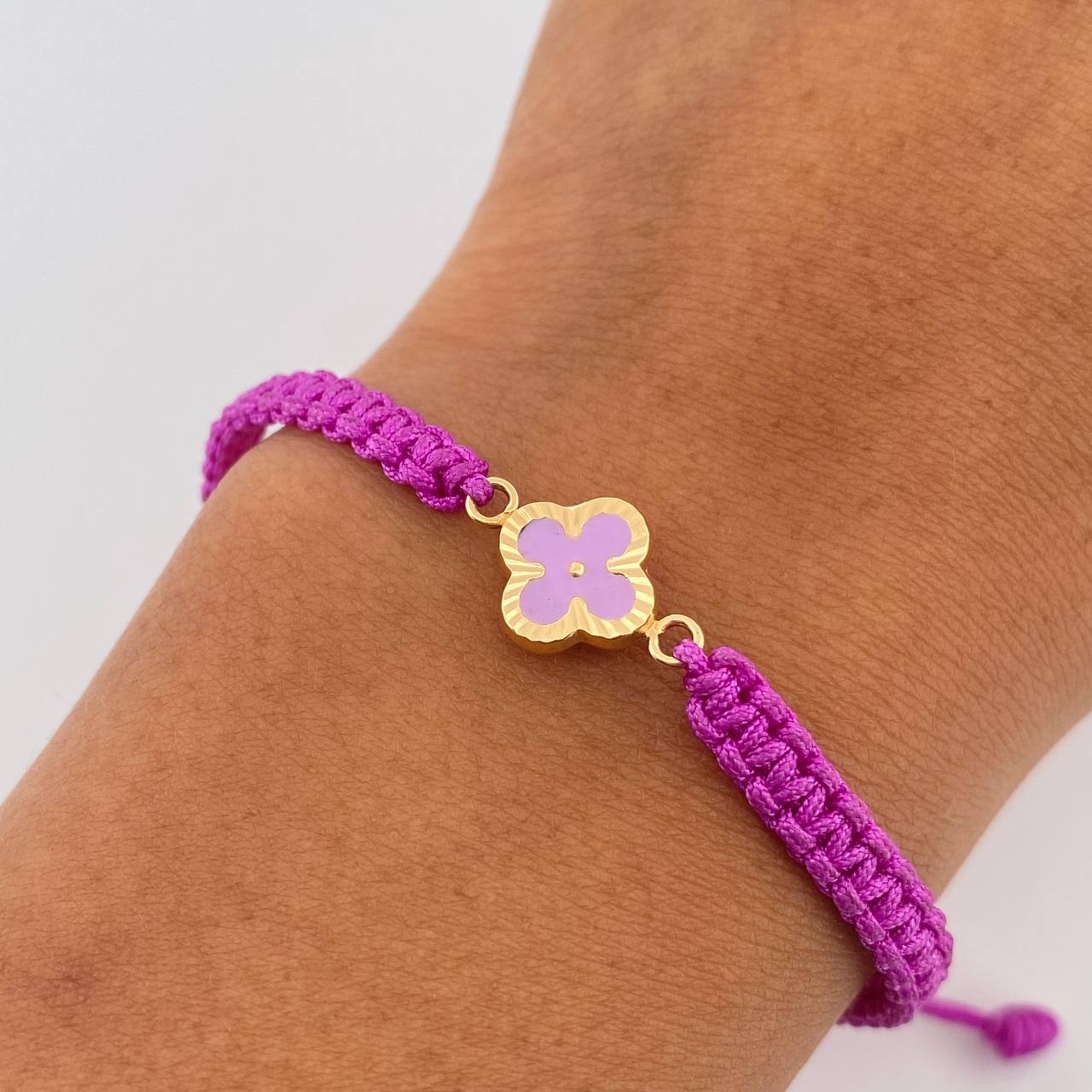 Pulsera Morada Herraje Trebol 0.65gr / Electroestatico Morado Oro Amarillo 18K &