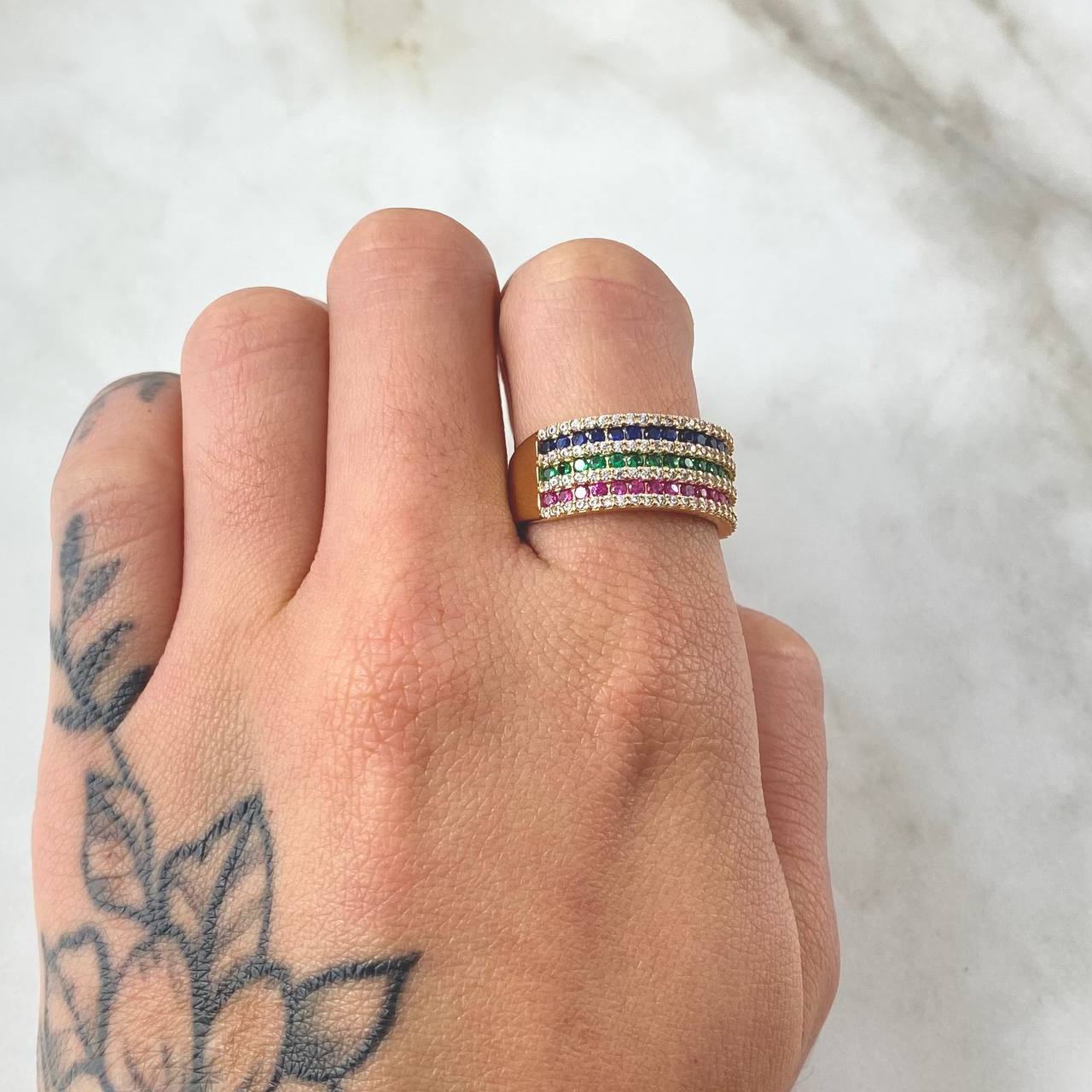 Anillo Triple Carriles Incrustados 5.5gr / T8 / Oro Amarillo 18K *