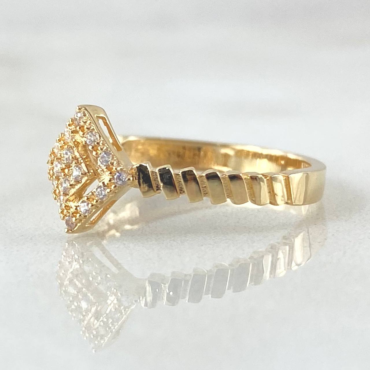 Anillo Rombo 1.85gr / T6 / Oro Amarillo 18K *