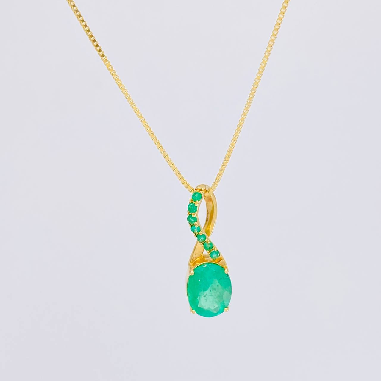Set Cadena Veneciana + Dije Ovalo Atómico Esmerada 182gts / 4.3g / 40cm Oro Amarillo 18K