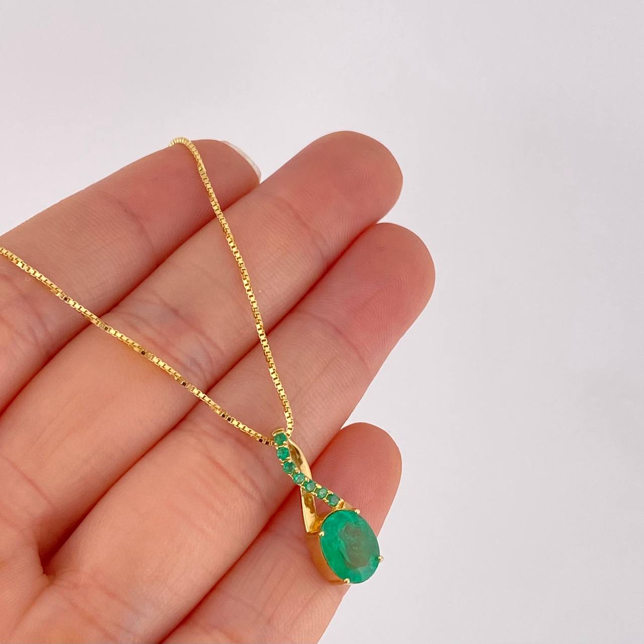 Set Cadena Veneciana + Dije Ovalo Atómico Esmerada 182gts / 4.3g / 40cm Oro Amarillo 18K