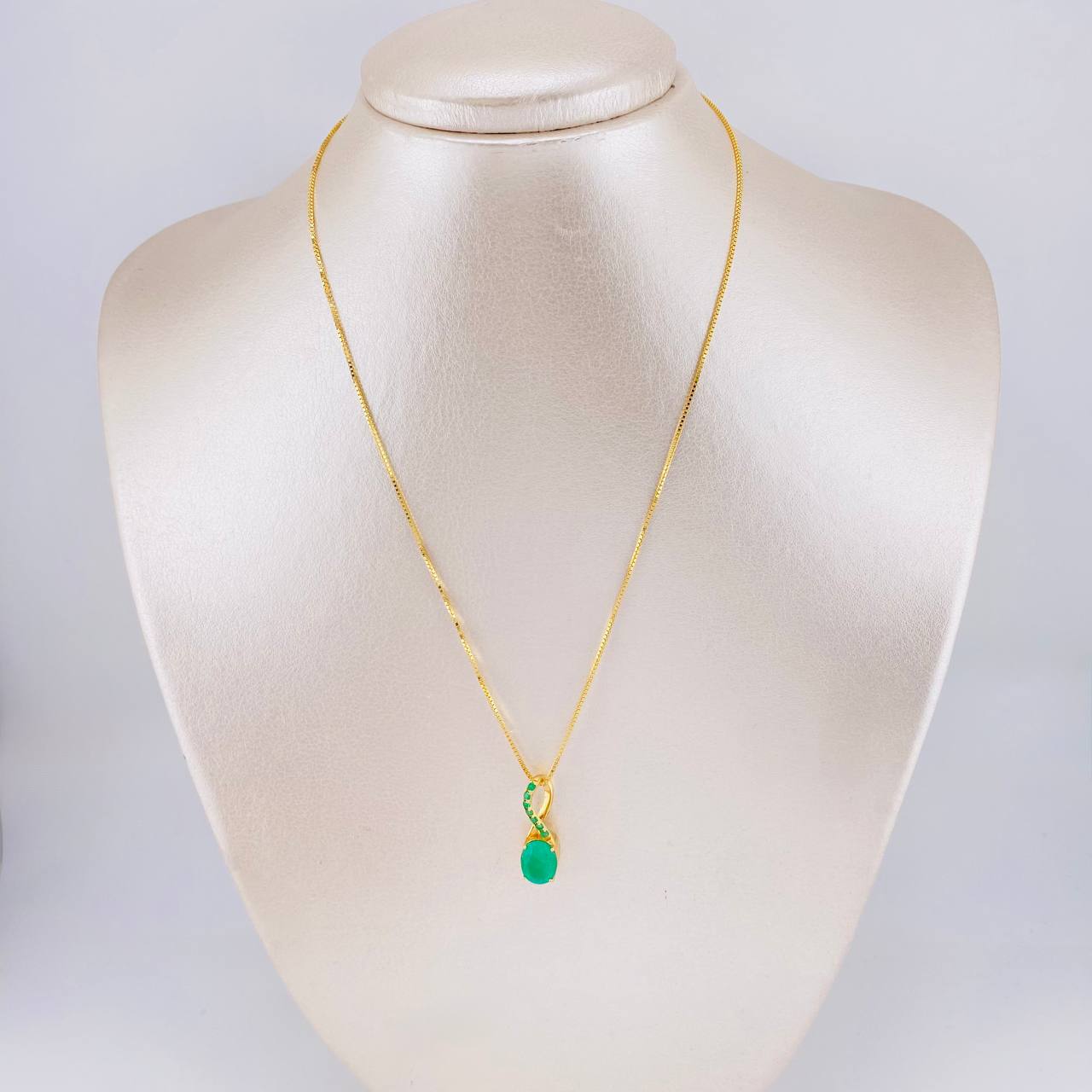 Set Cadena Veneciana + Dije Ovalo Atómico Esmerada 182gts / 4.3g / 40cm Oro Amarillo 18K