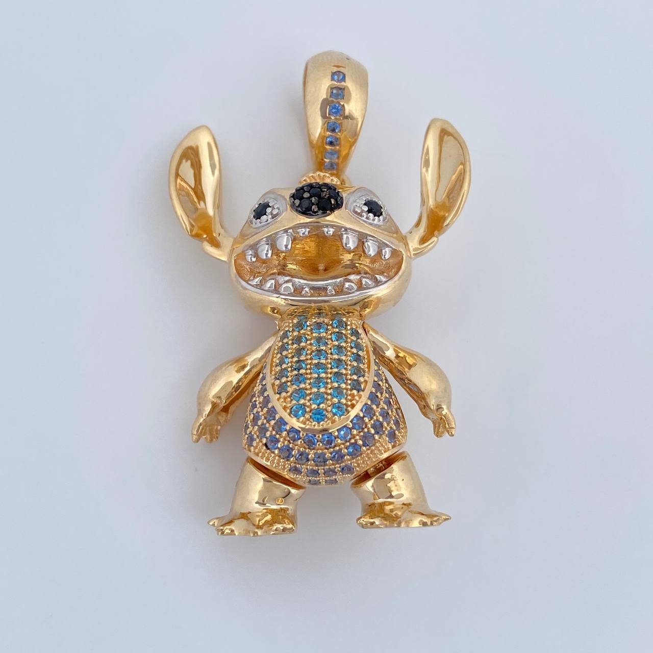 Dije Stitch 13.05gr / 3.7cm / Tres Oros 18K &