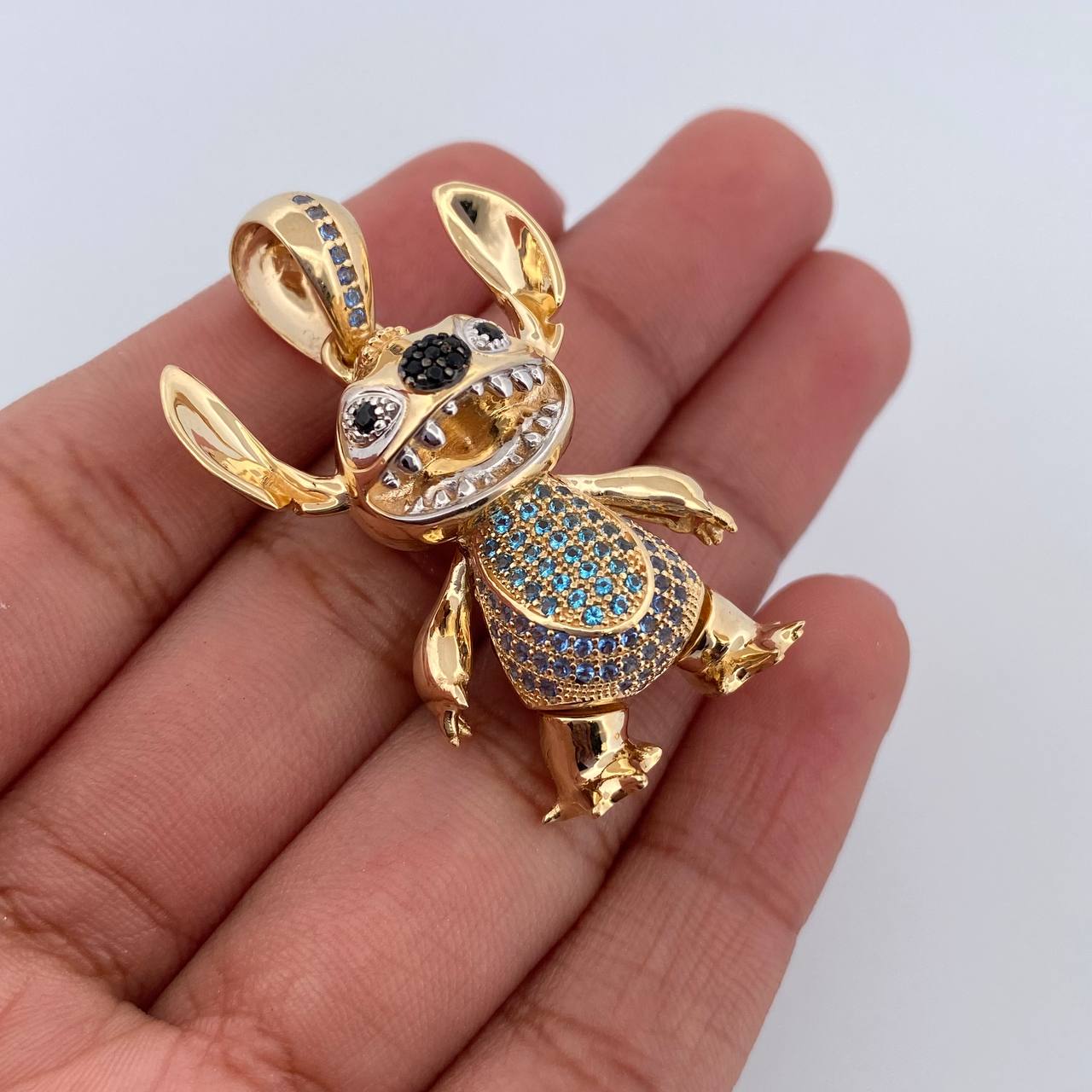 Dije Stitch 13.05gr / 3.7cm / Tres Oros 18K &
