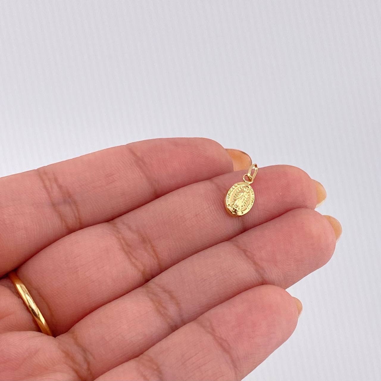 Dije Virgen Guadalupe 0.25gr / 1.5cm / Oro Amarillo 18K ©