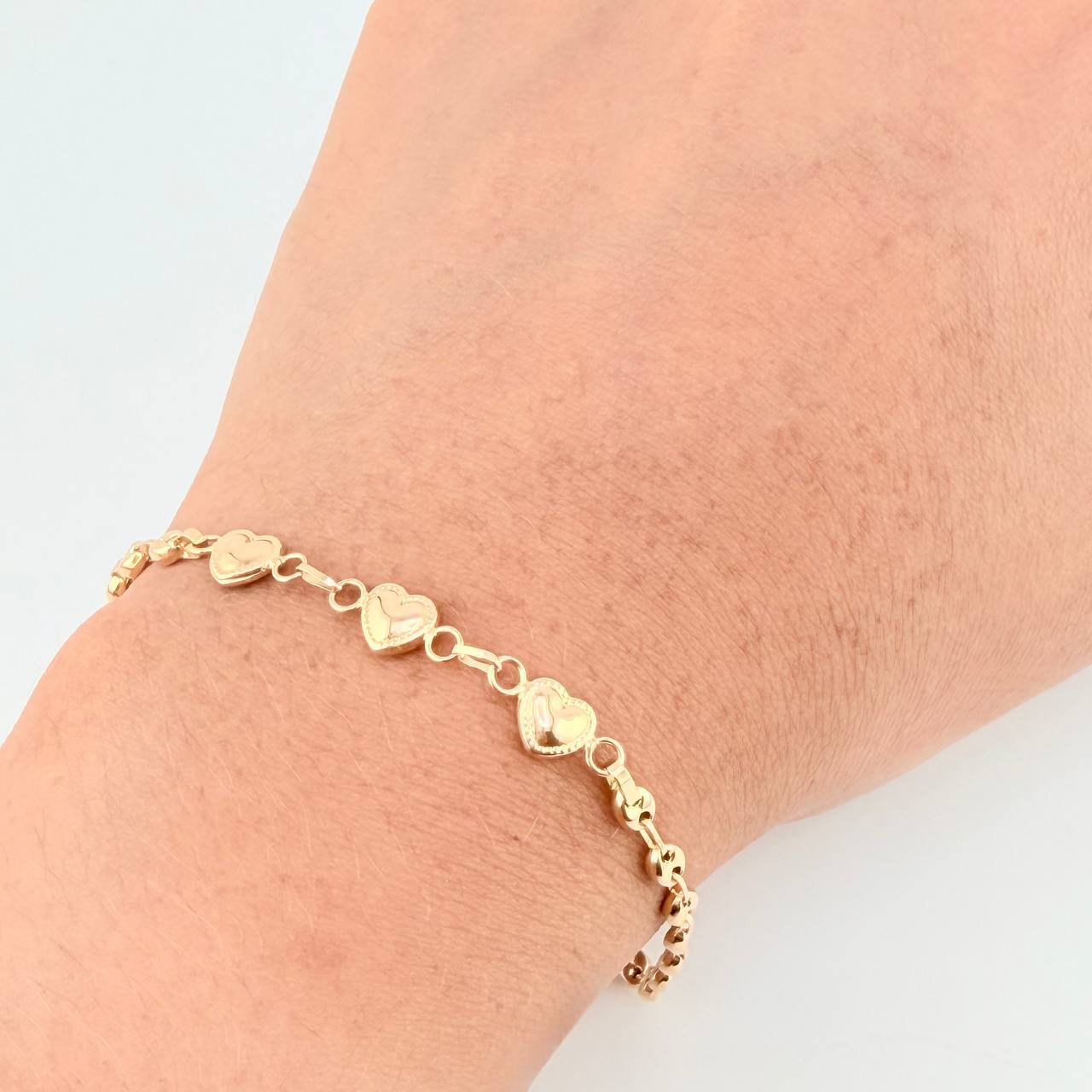 Pulso GC Trio de Corazones 2.2g / 18.6cm / 3.1mm Oro Amarillo 18K