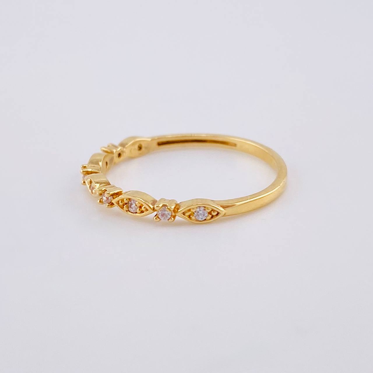 Anillo Linea De Ojos Con Chispas 1.35 g / T6 1/2 Oro Amarillo 18K