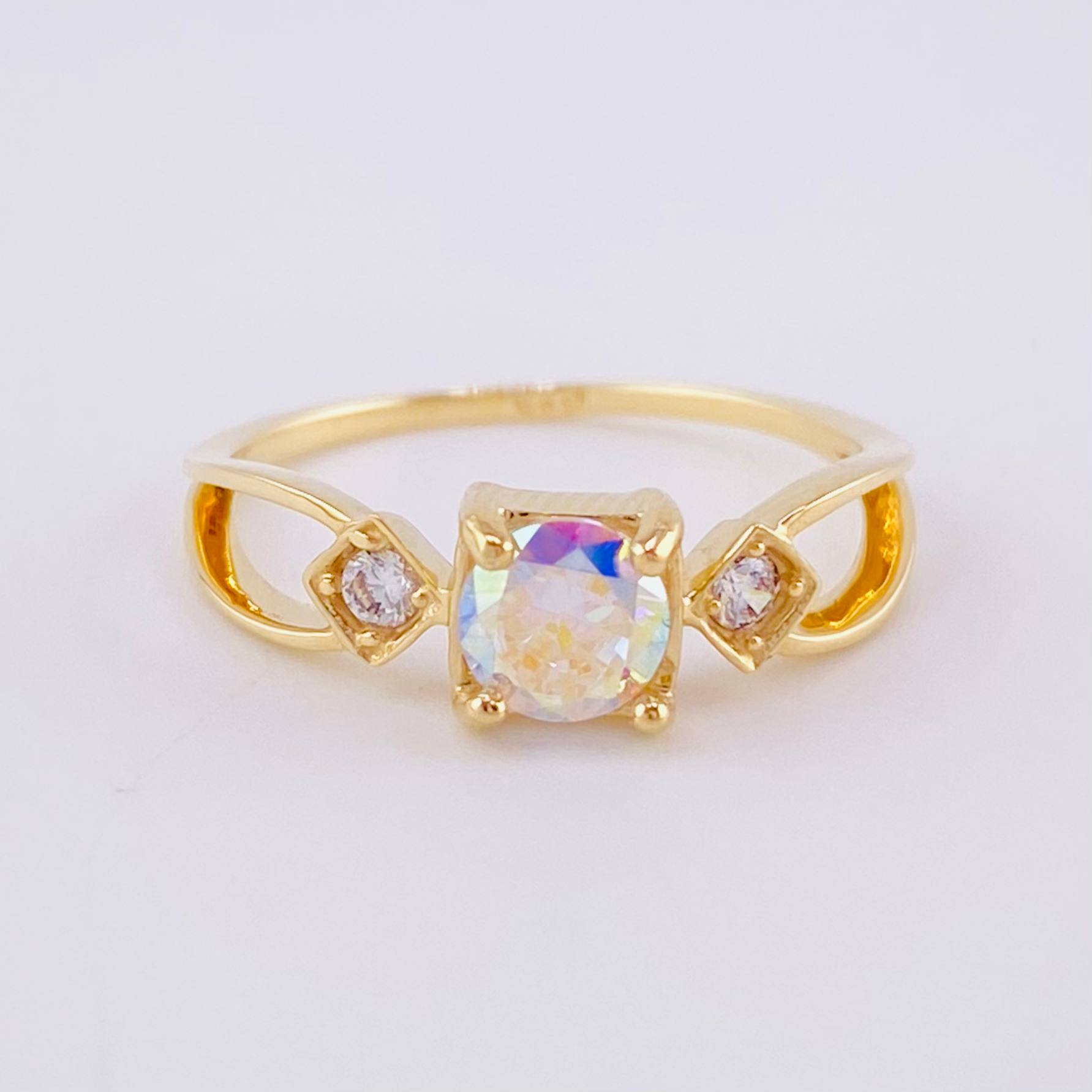 Anillo Solitario Rombos Laterales 1.95 g / T5 3/4 Oro Amarillo 18K
