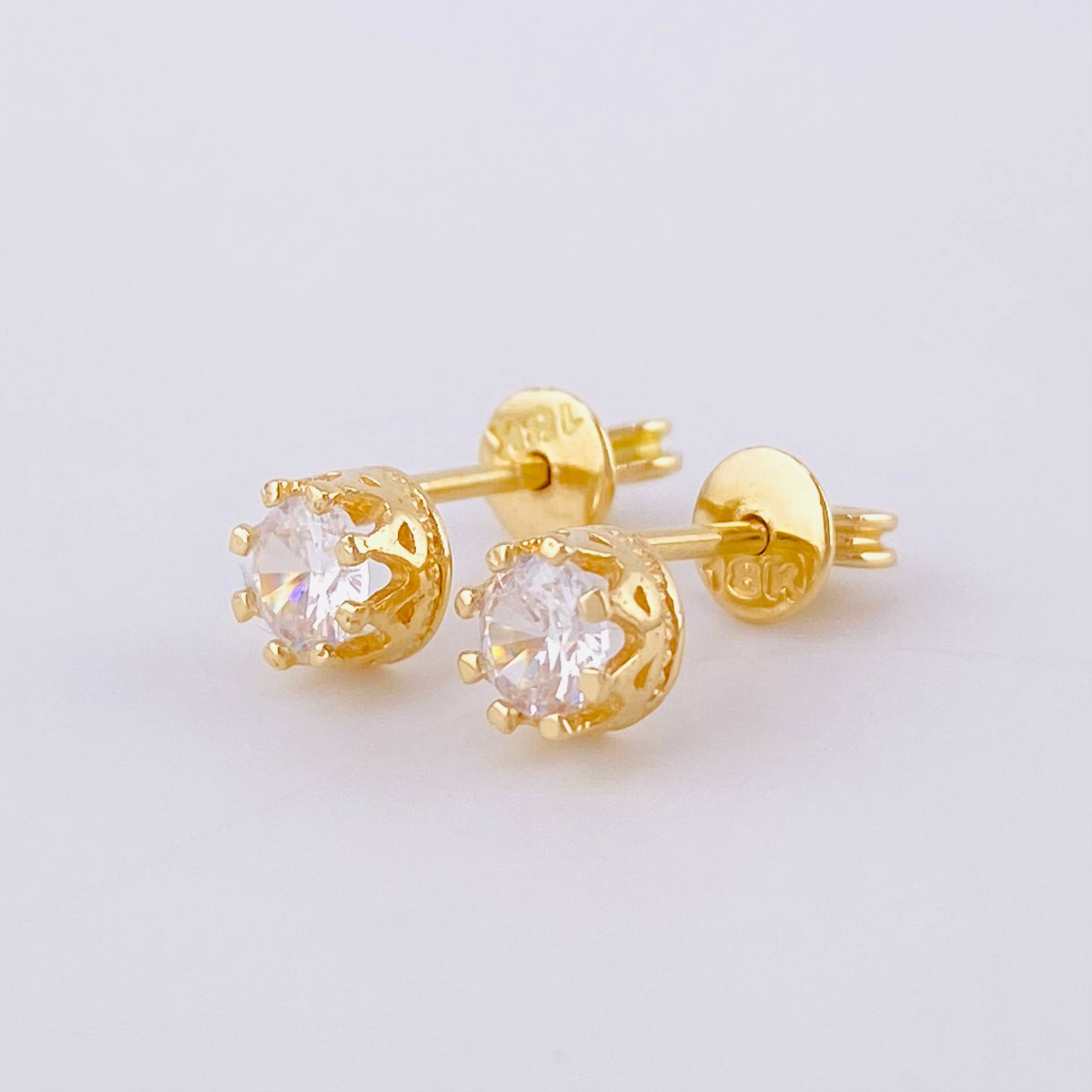 Topos Ocho Garras 1.55 g / 5.1 mm Oro Amarillo 18K