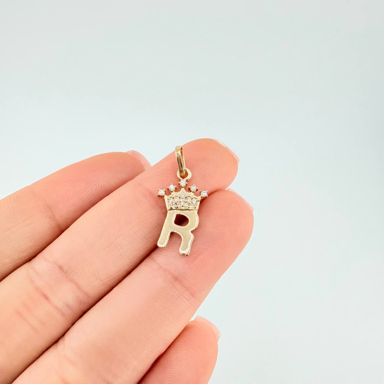 Dije Letra R Corona 0.85g / 2.2cm Oro Amarillo 18K