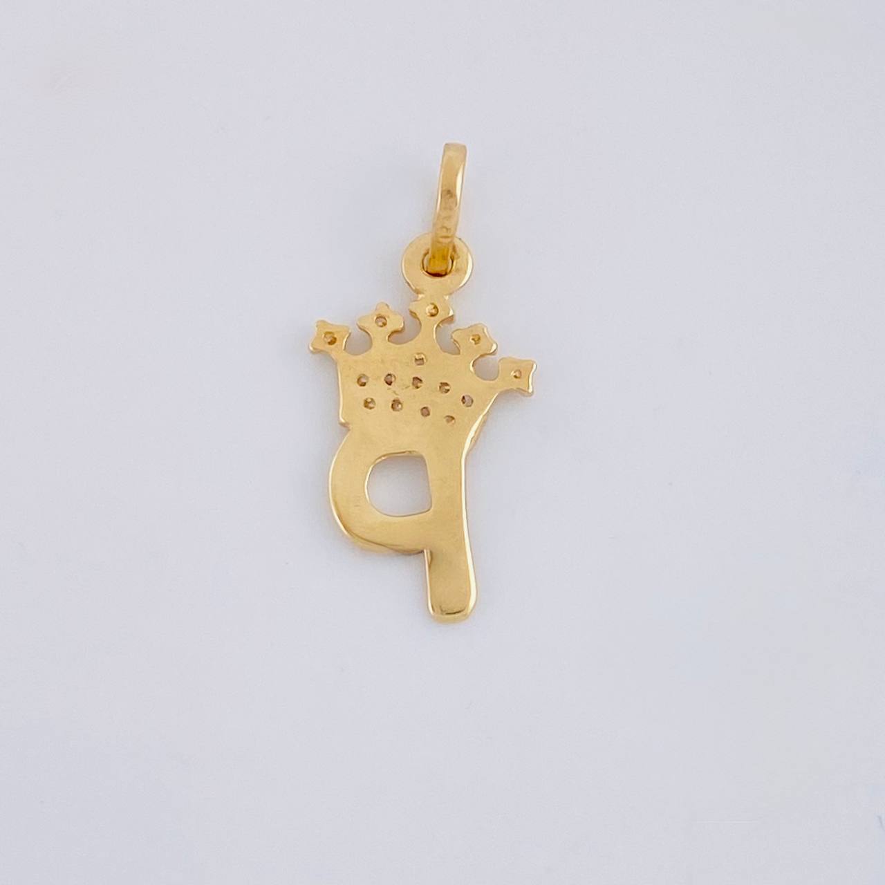 Dije Letra P Corona 0.75g / 2.2cm Oro Amarillo 18K