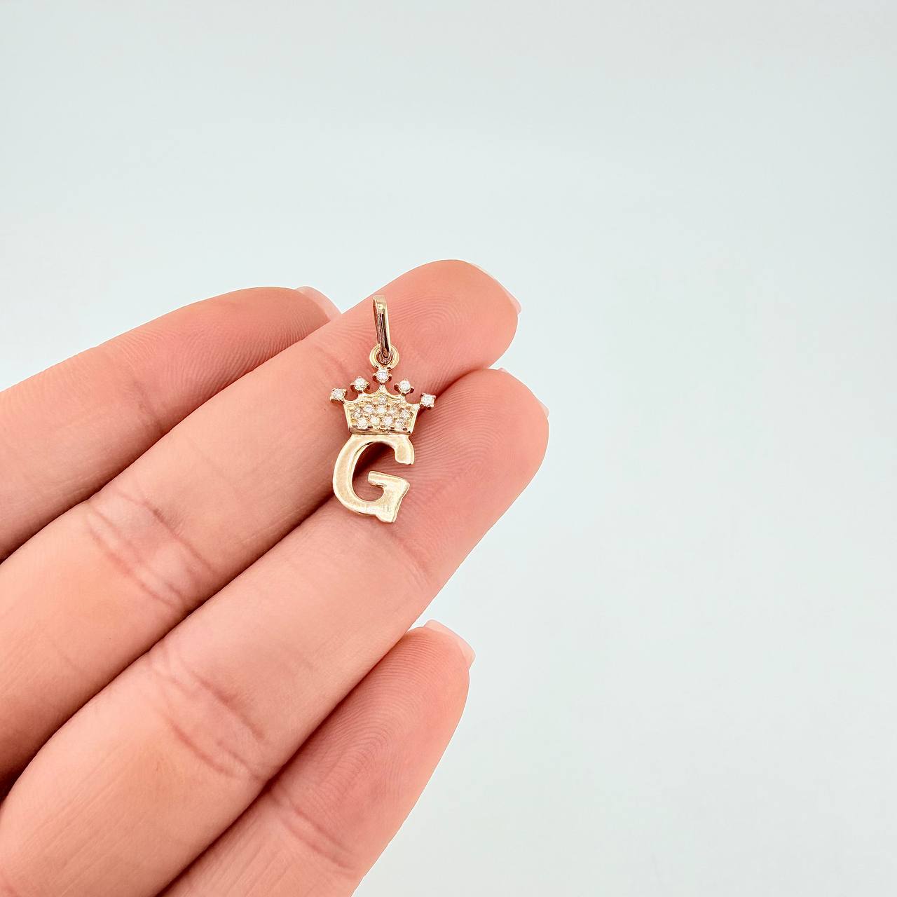 Dije Letra G Corona 0.85g / 2.2cm Oro Amarillo 18K
