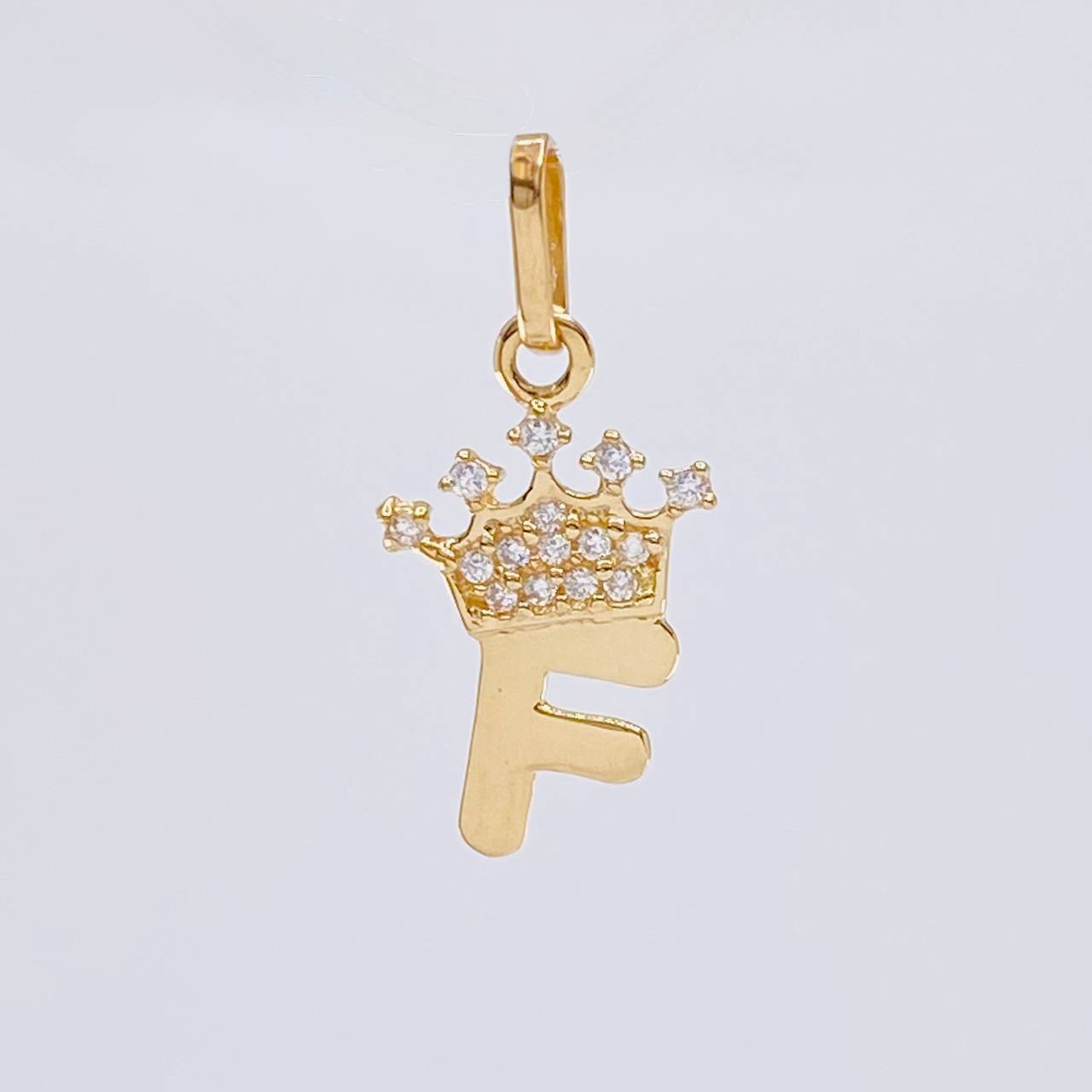 Dije Letra F Corona 0.85g / 2.2cm Oro Amarillo 18K