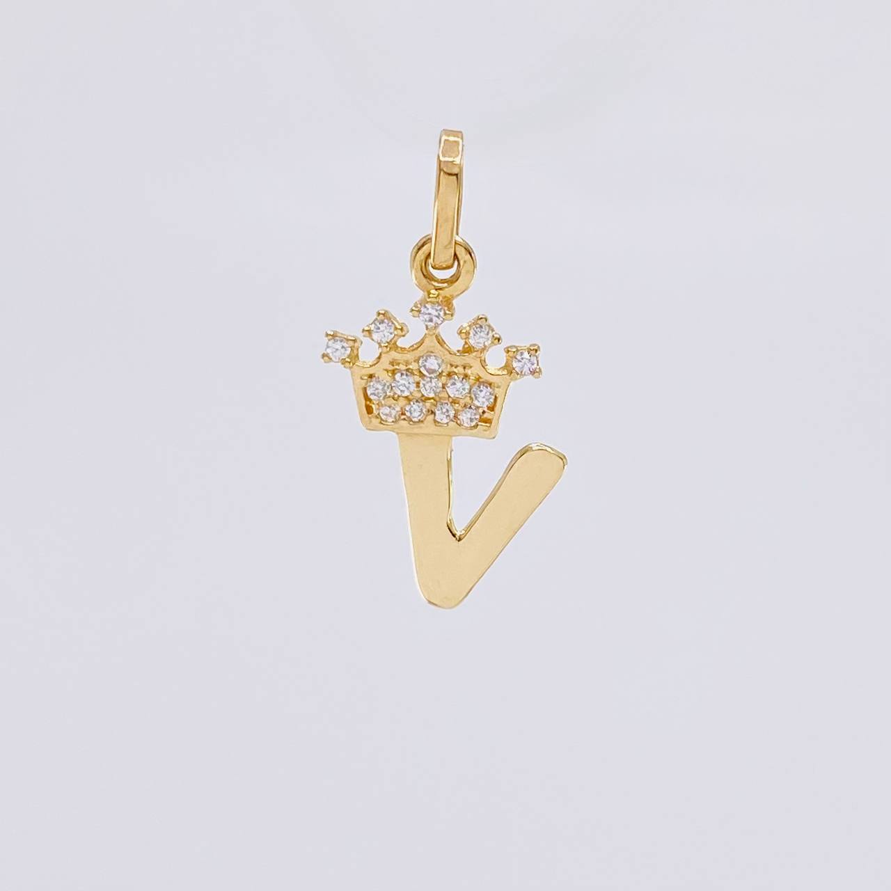 Dije Letra V Corona 0.75g / 2.2cm Oro Amarillo 18K