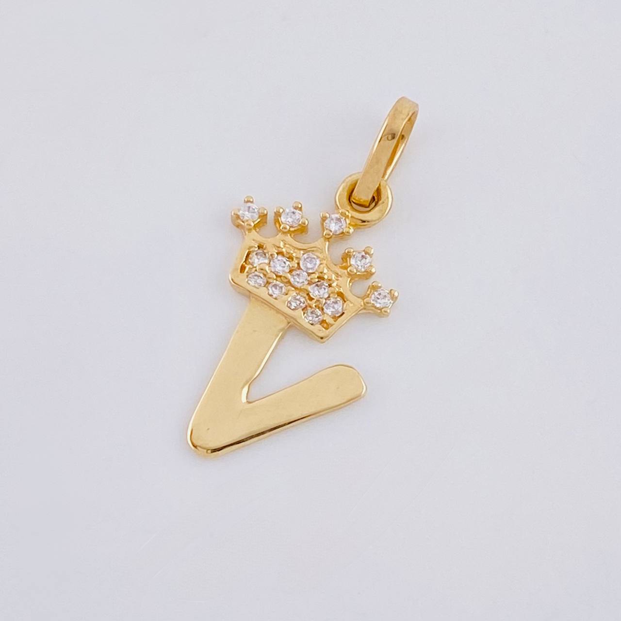 Dije Letra V Corona 0.75g / 2.2cm Oro Amarillo 18K