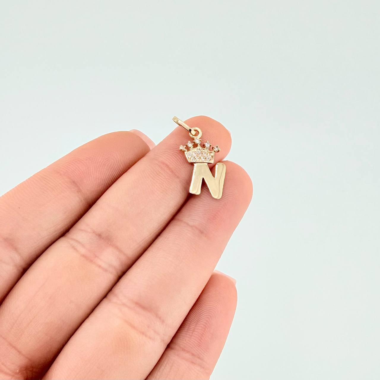 Dije Corona Letra N 0.7 g / 2.1 cm Oro Amarillo 18K