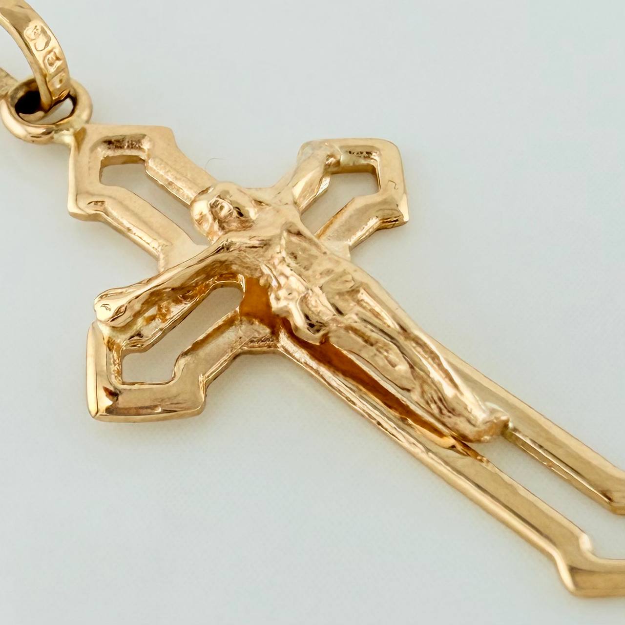 Dije Cruz Cristo 1.3gr / 3.3cm / Oro Amarillo 18K &