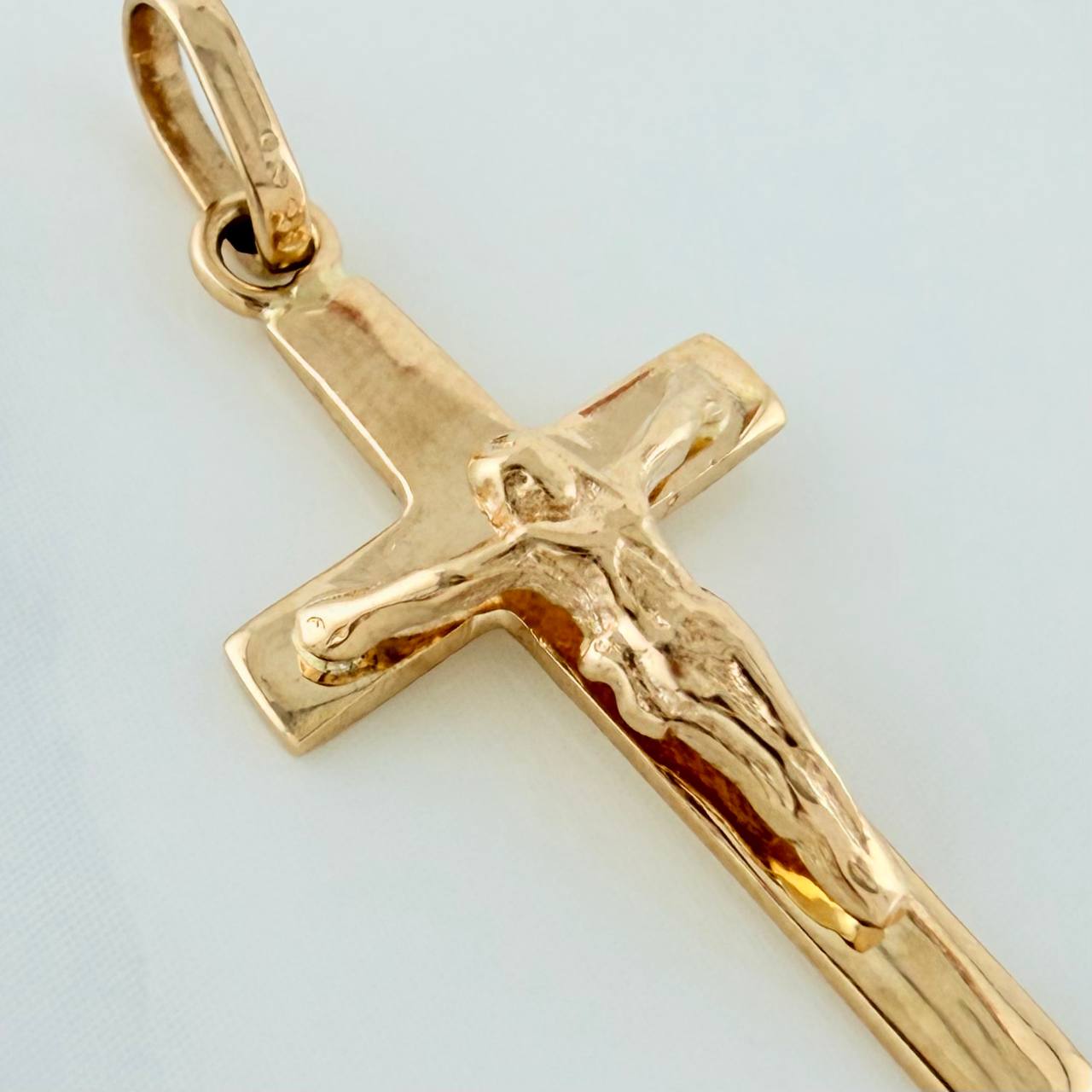 Dije Cruz Cristo 1.35gr / 2.8cm / Oro Amarillo 18K