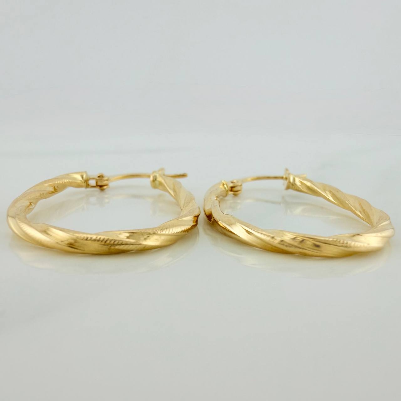 Candongas Nilo Ovaladas 1.5gr / 2.8cm / Oro Amarillo 18K